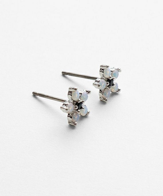 ブラックキュービックフラワーチタンポストピアス