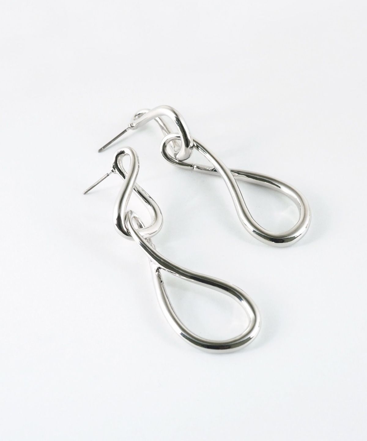 ドロップメタルボリュームピアス【MUK lucenzio】