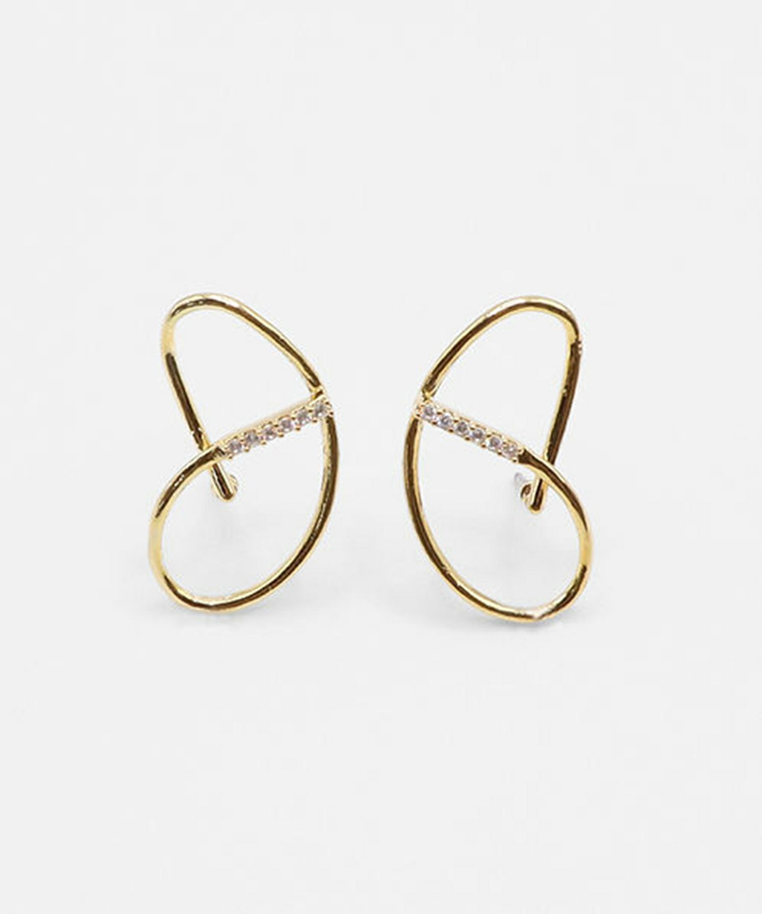 リニアカールキュービックチタンポストピアス