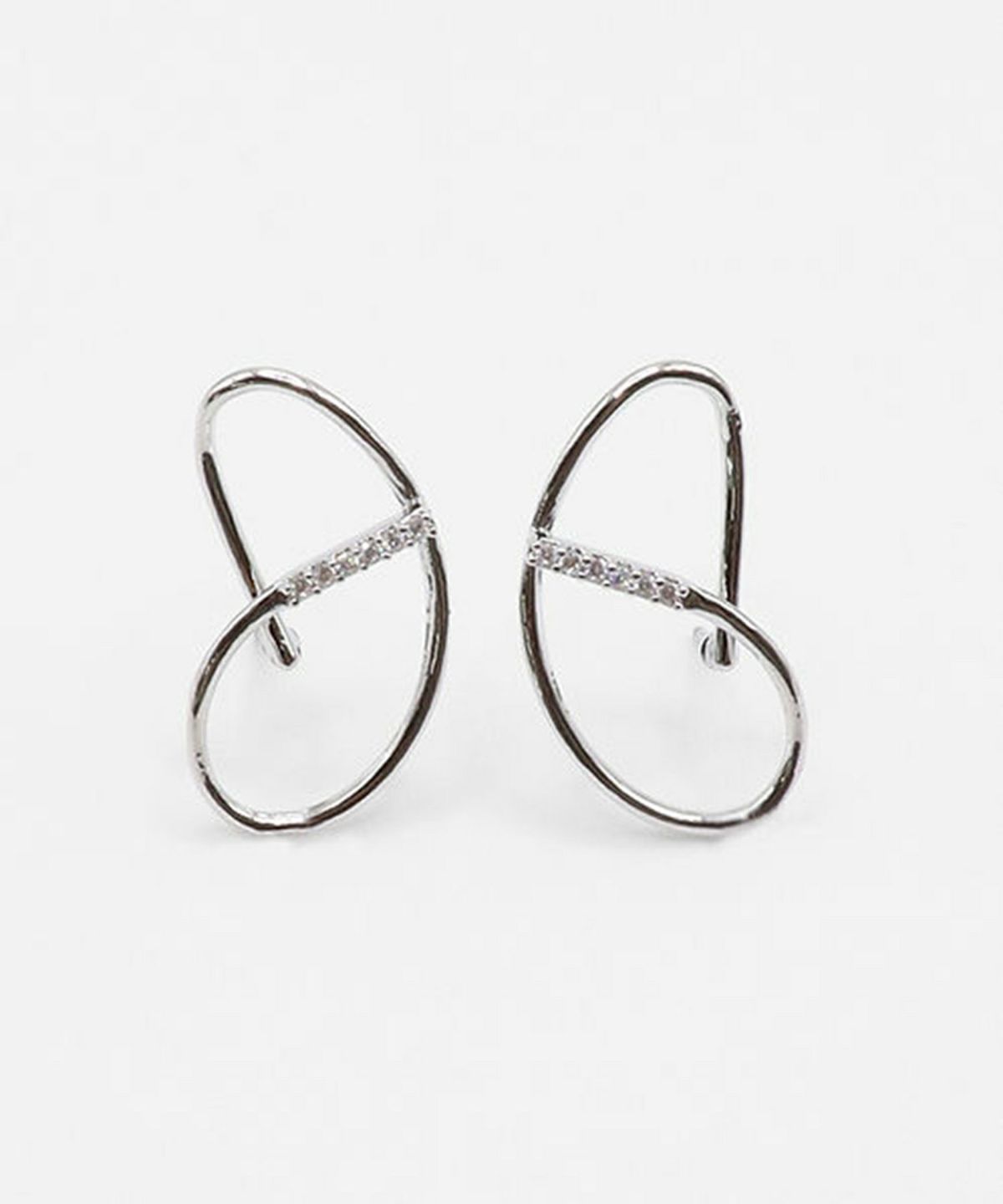 リニアカールキュービックチタンポストピアス