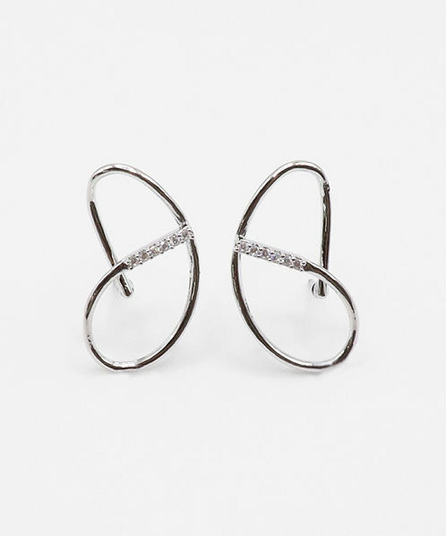 リニアカールキュービックチタンポストピアス