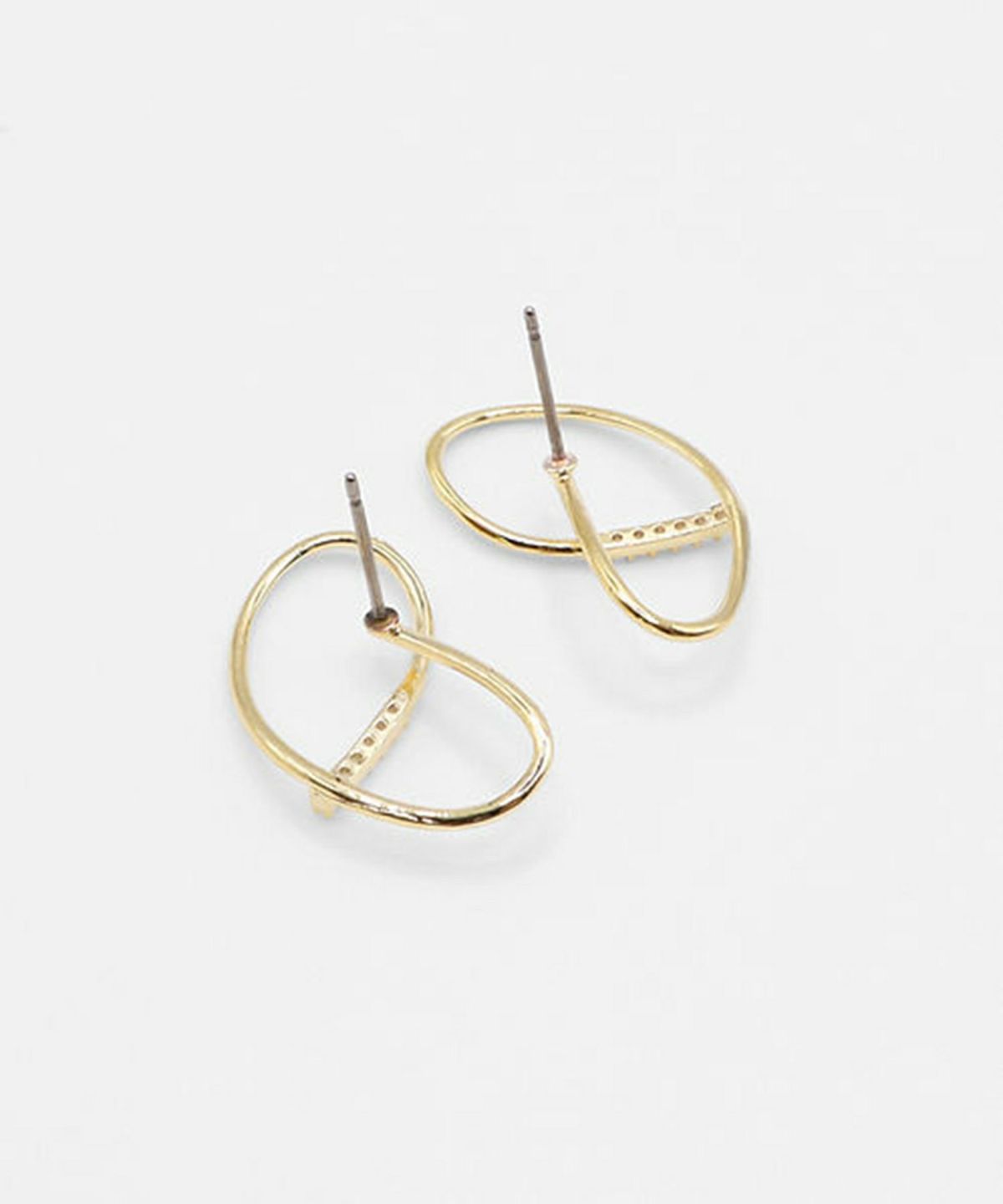 リニアカールキュービックチタンポストピアス