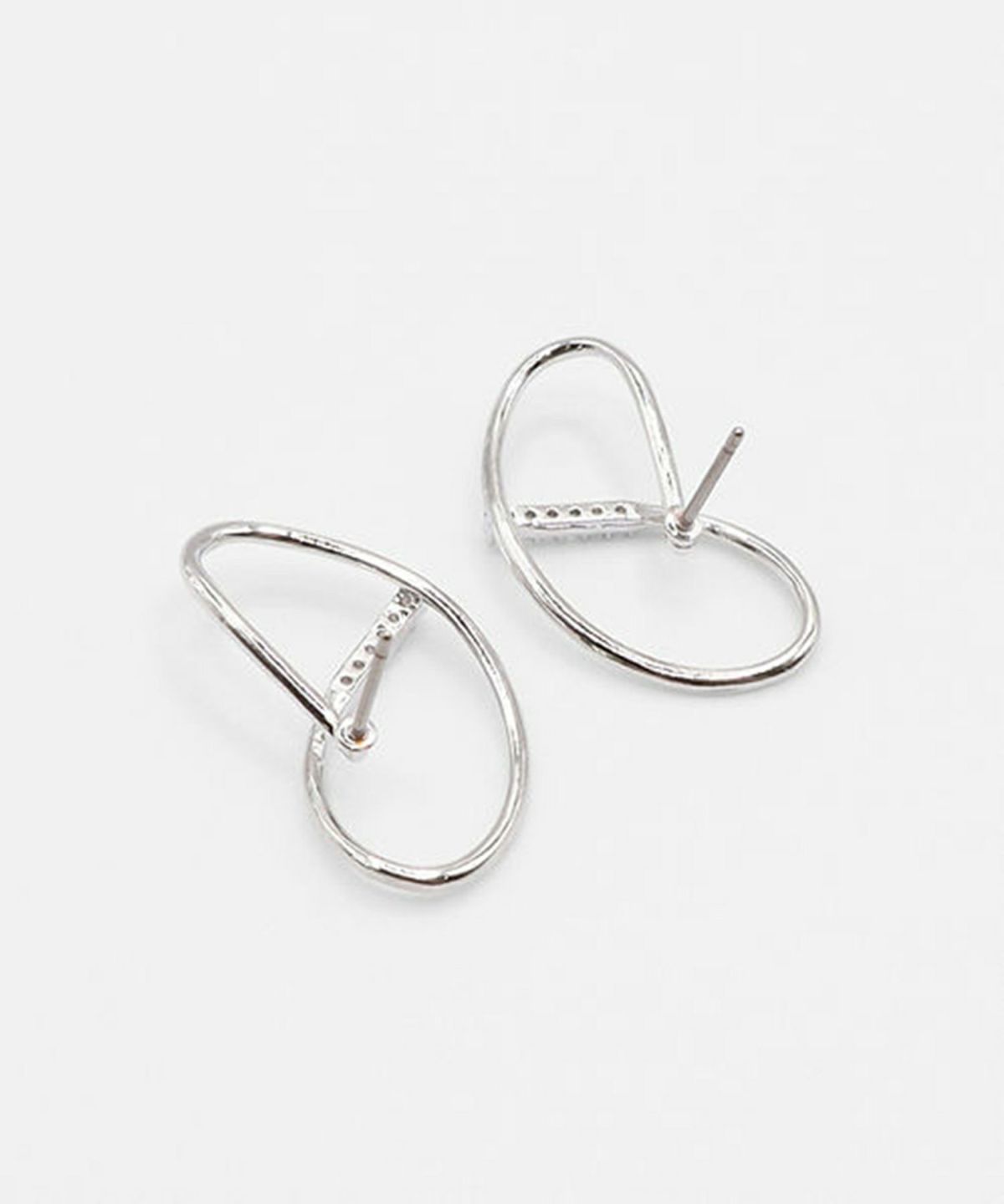 リニアカールキュービックチタンポストピアス