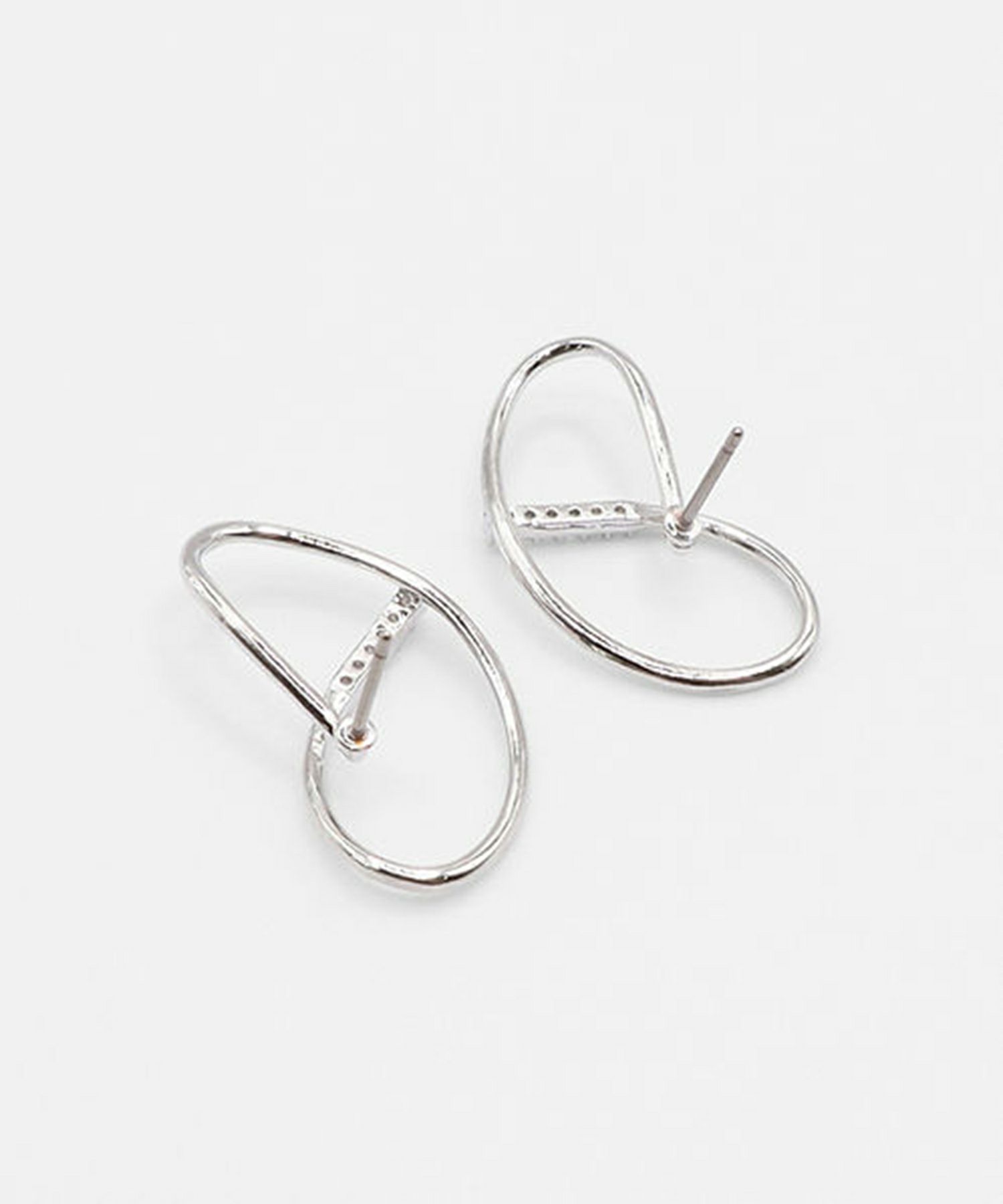 リニアカールキュービックチタンポストピアス