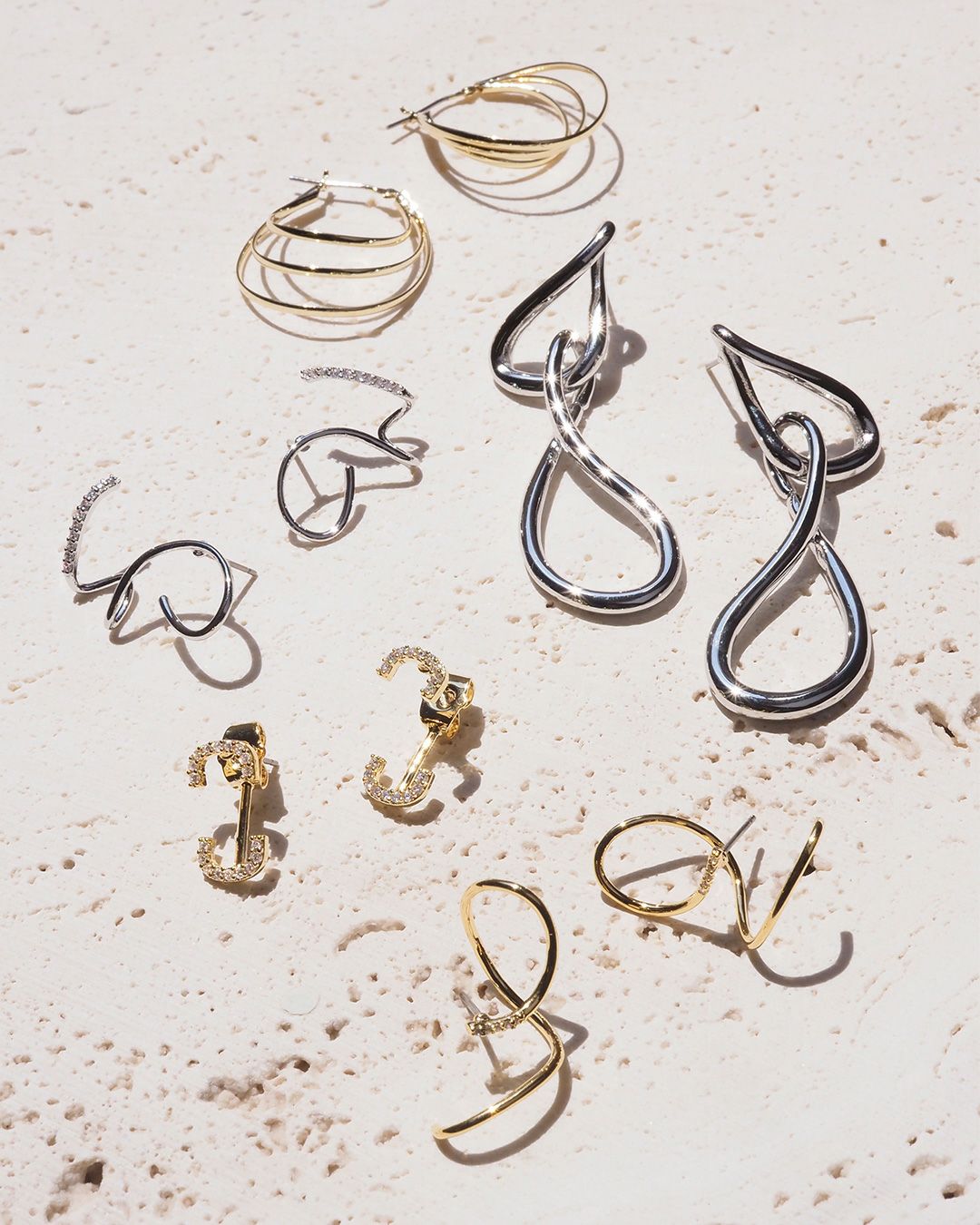 リニアカールキュービックチタンポストピアス