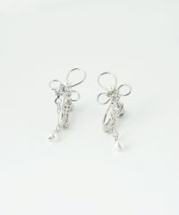 ワイヤーフラワービジューイヤリング