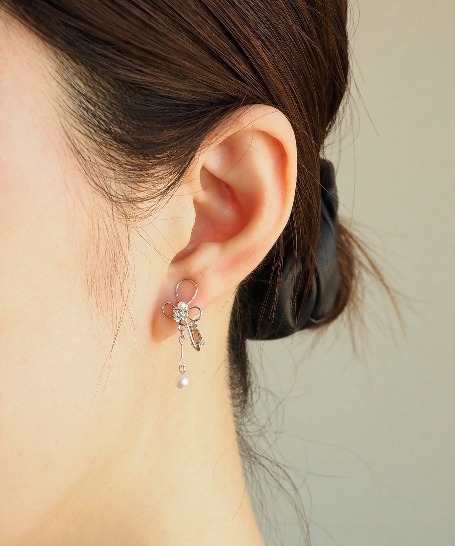 ワイヤーフラワービジューイヤリング