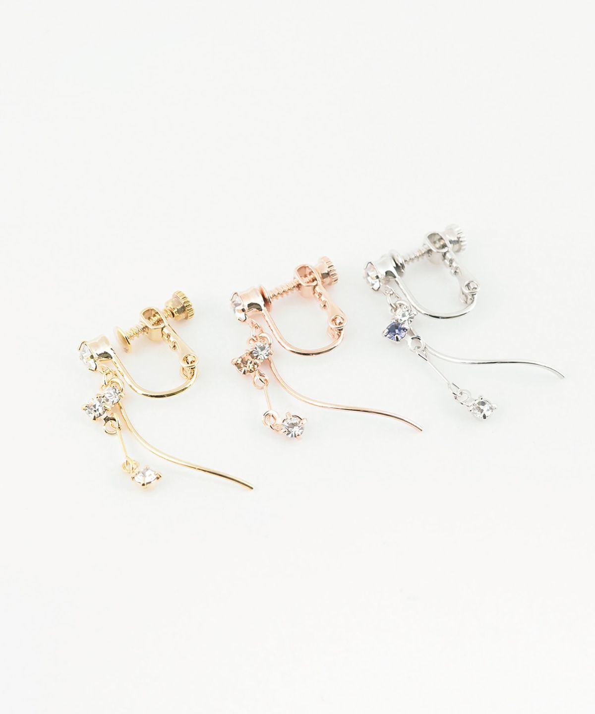 ウェーブラインビジューイヤリング