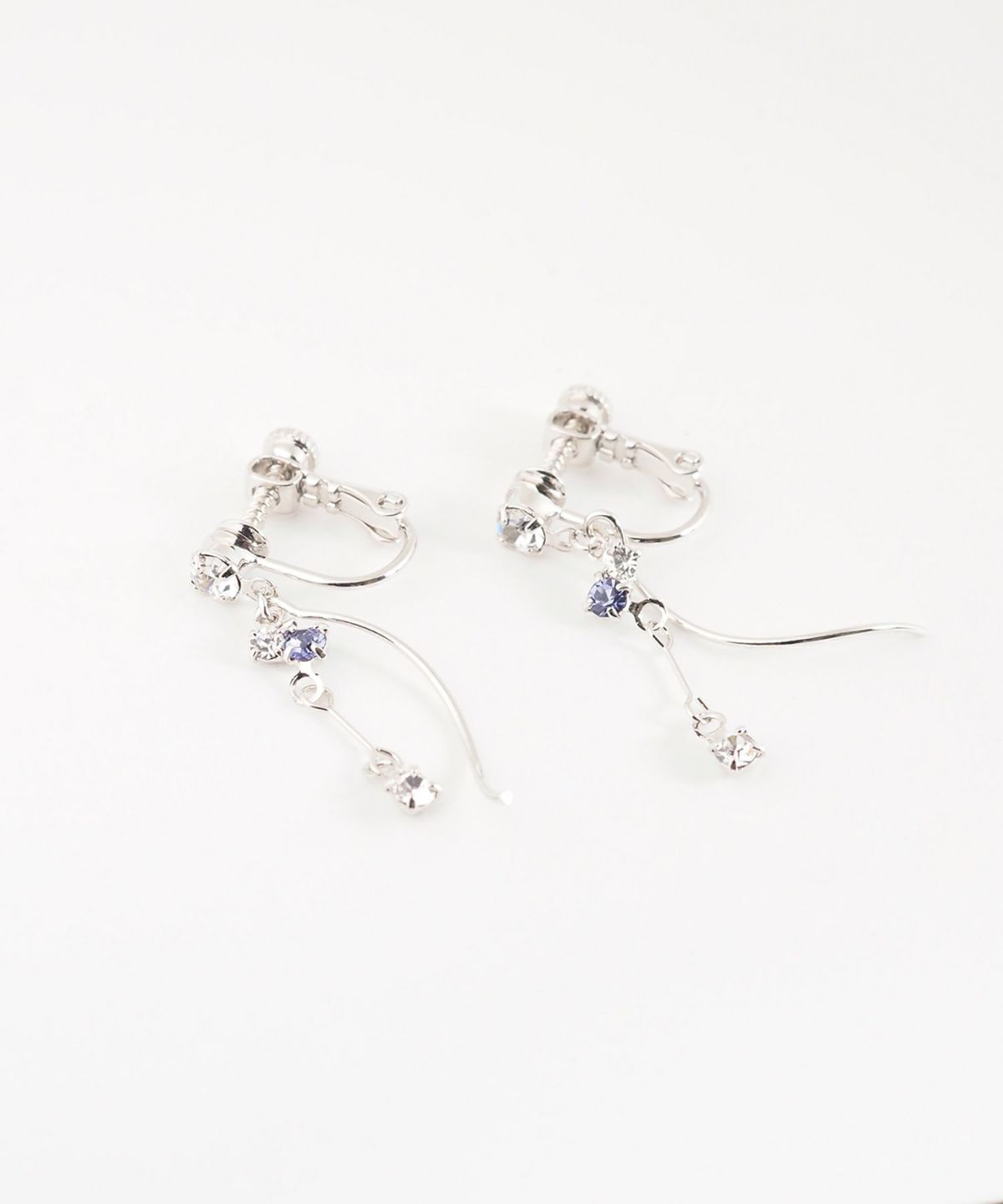 ウェーブラインビジューイヤリング