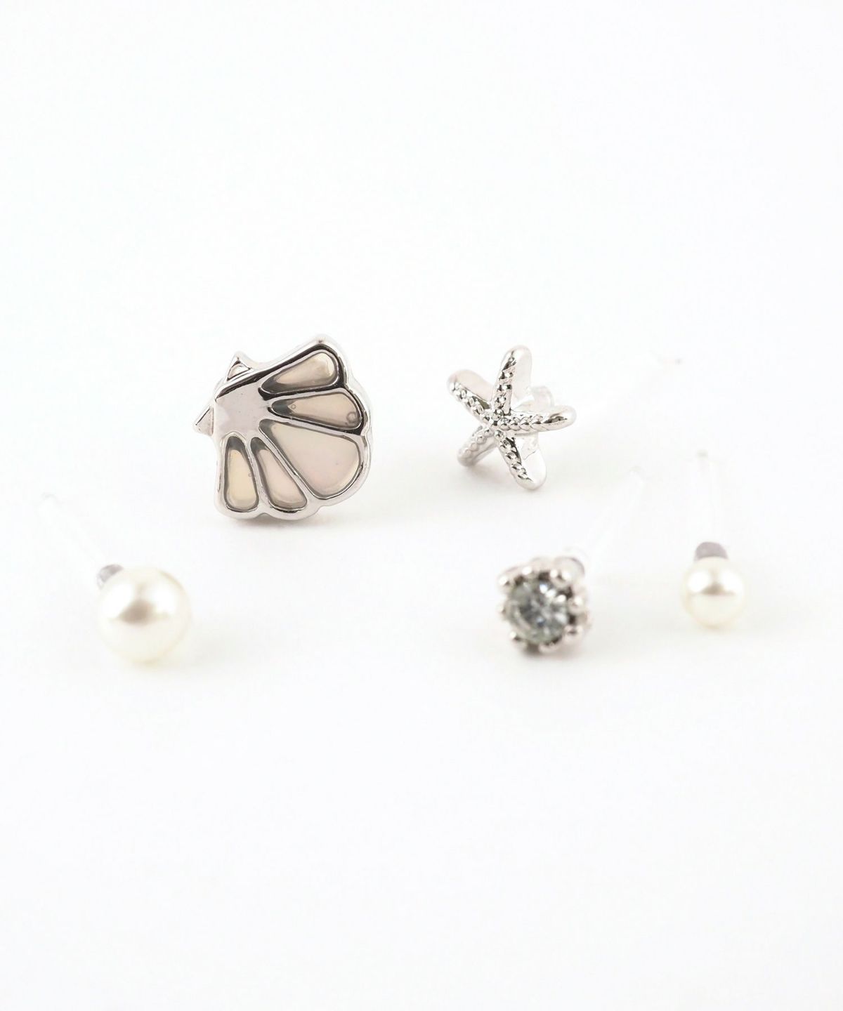 シェルモチーフ樹脂ポストセットピアス