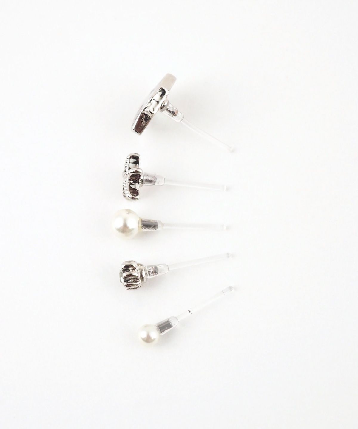 シェルモチーフ樹脂ポストセットピアス