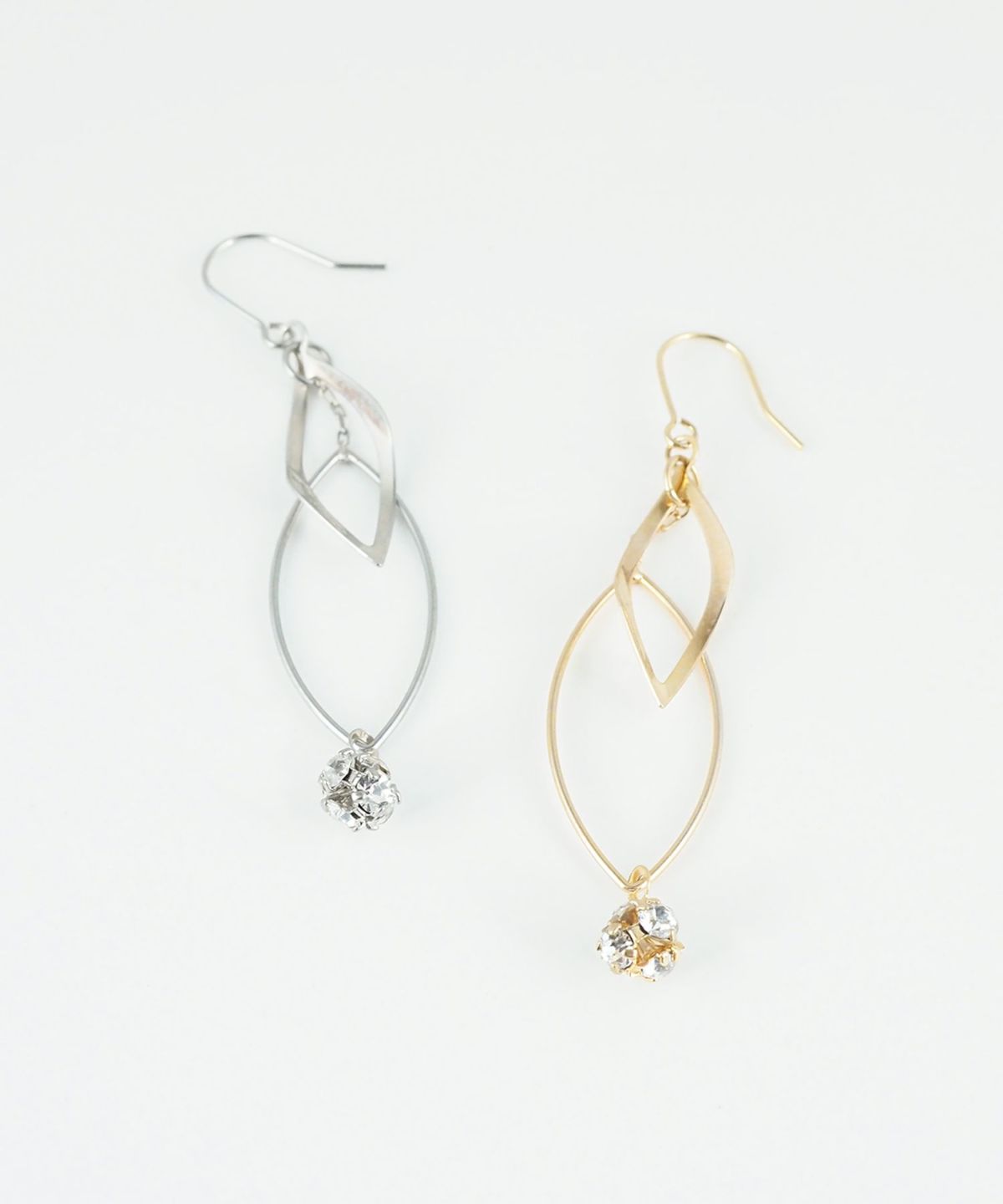 ダブルマーキスフックピアス