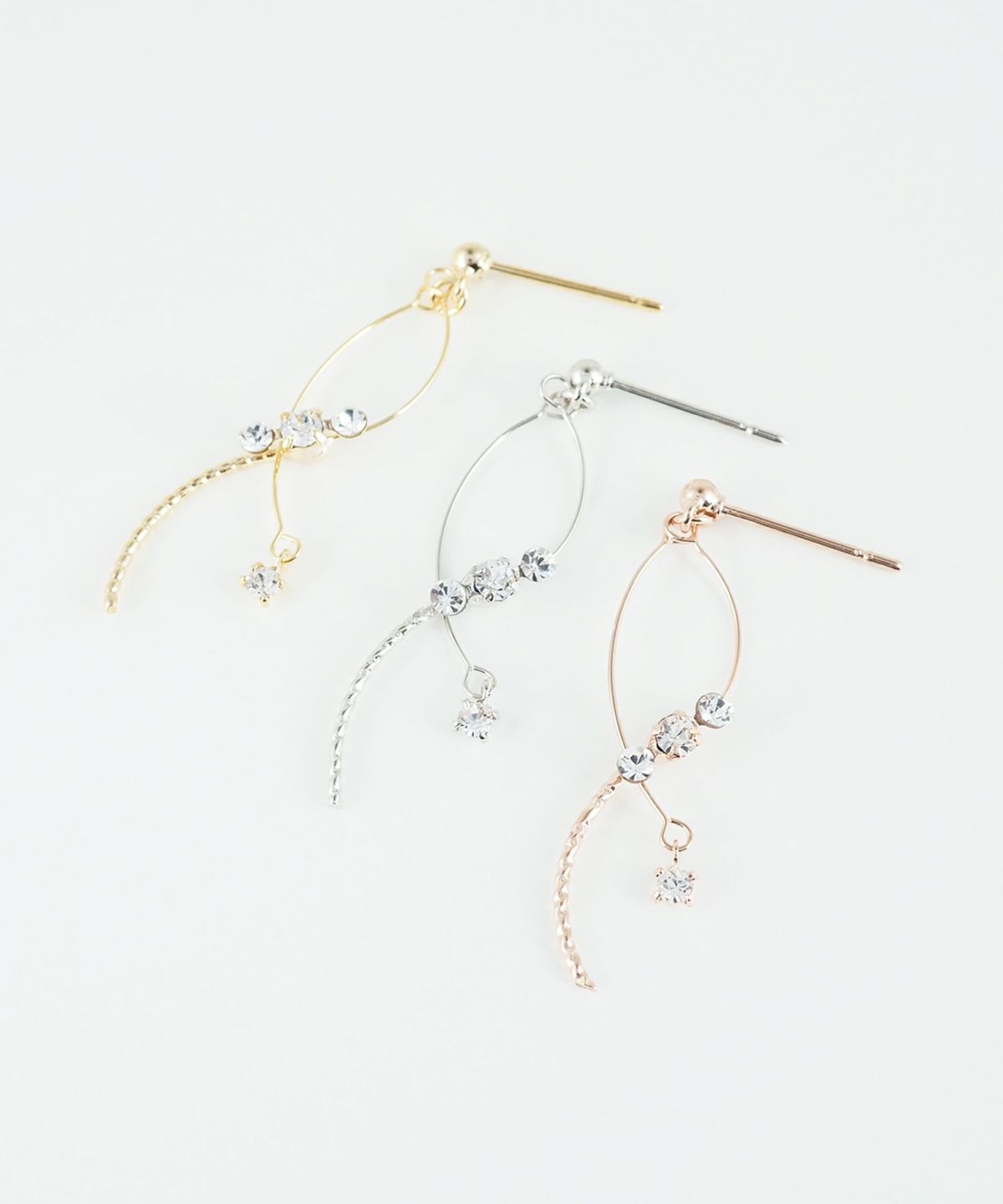 ウェーブラインビジューピアス