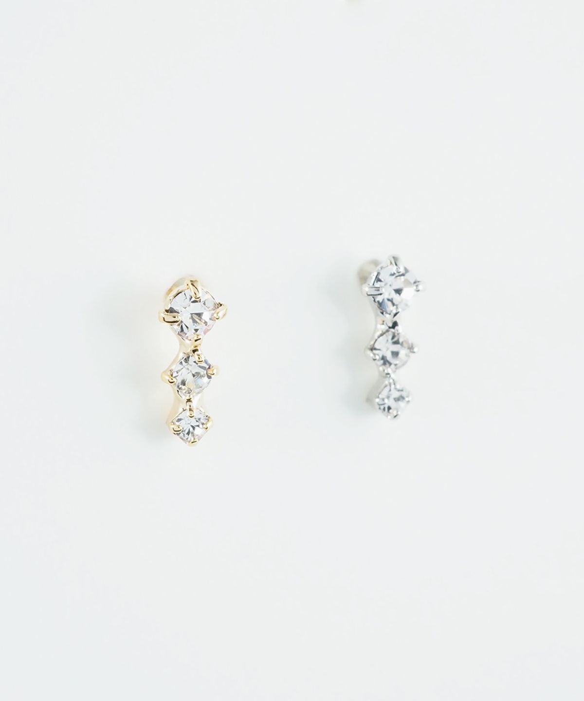 トリプルラインストーンピアス