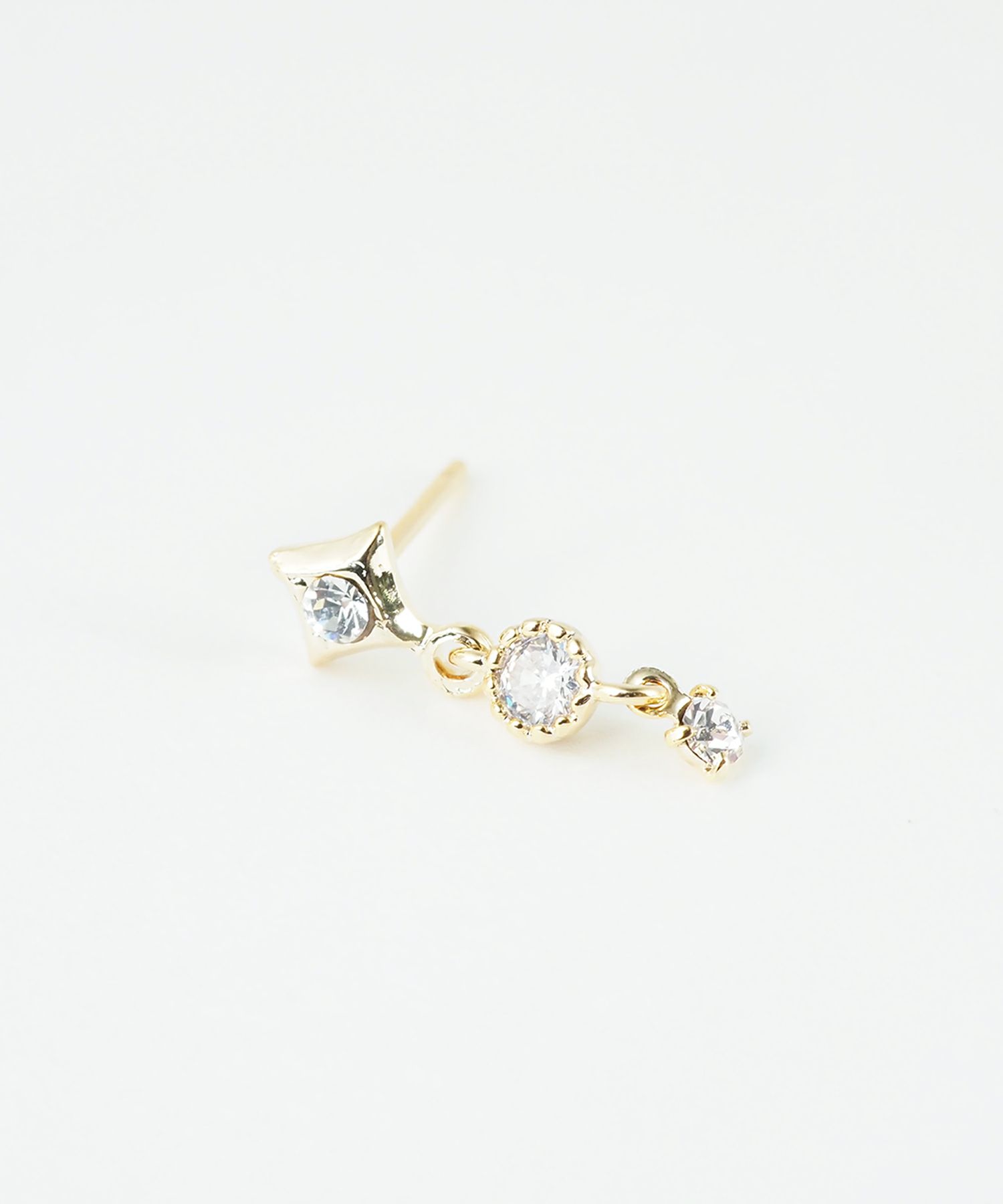 3連ビジューピアス