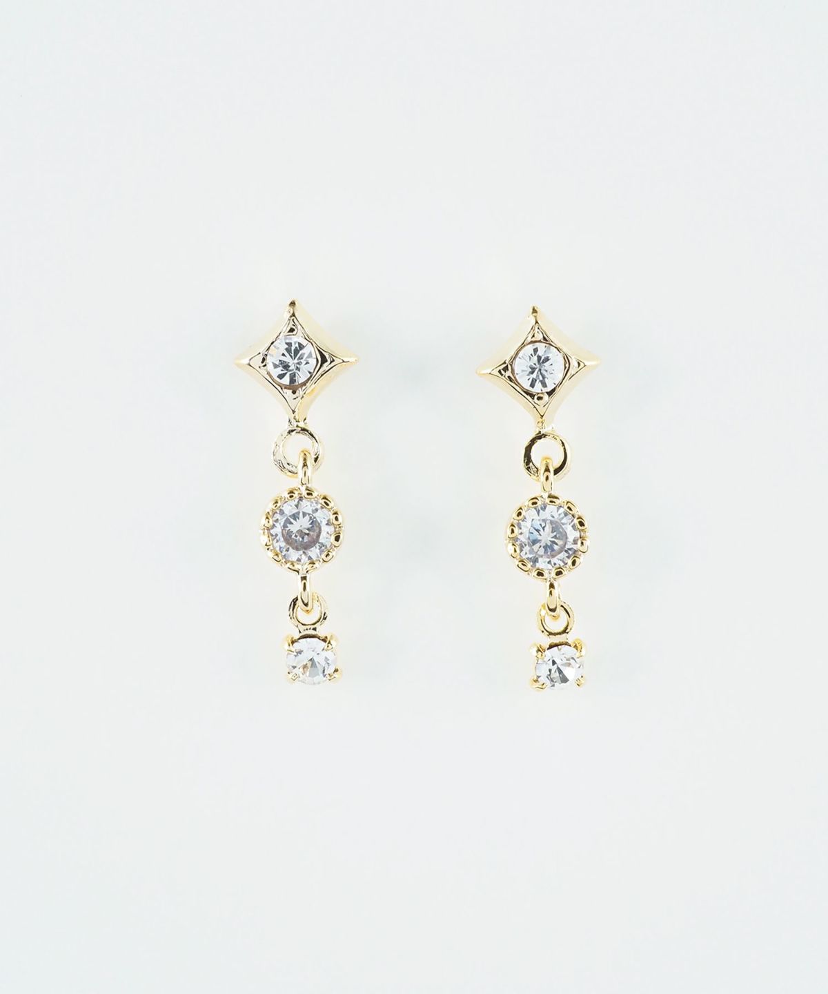 3連ビジューピアス