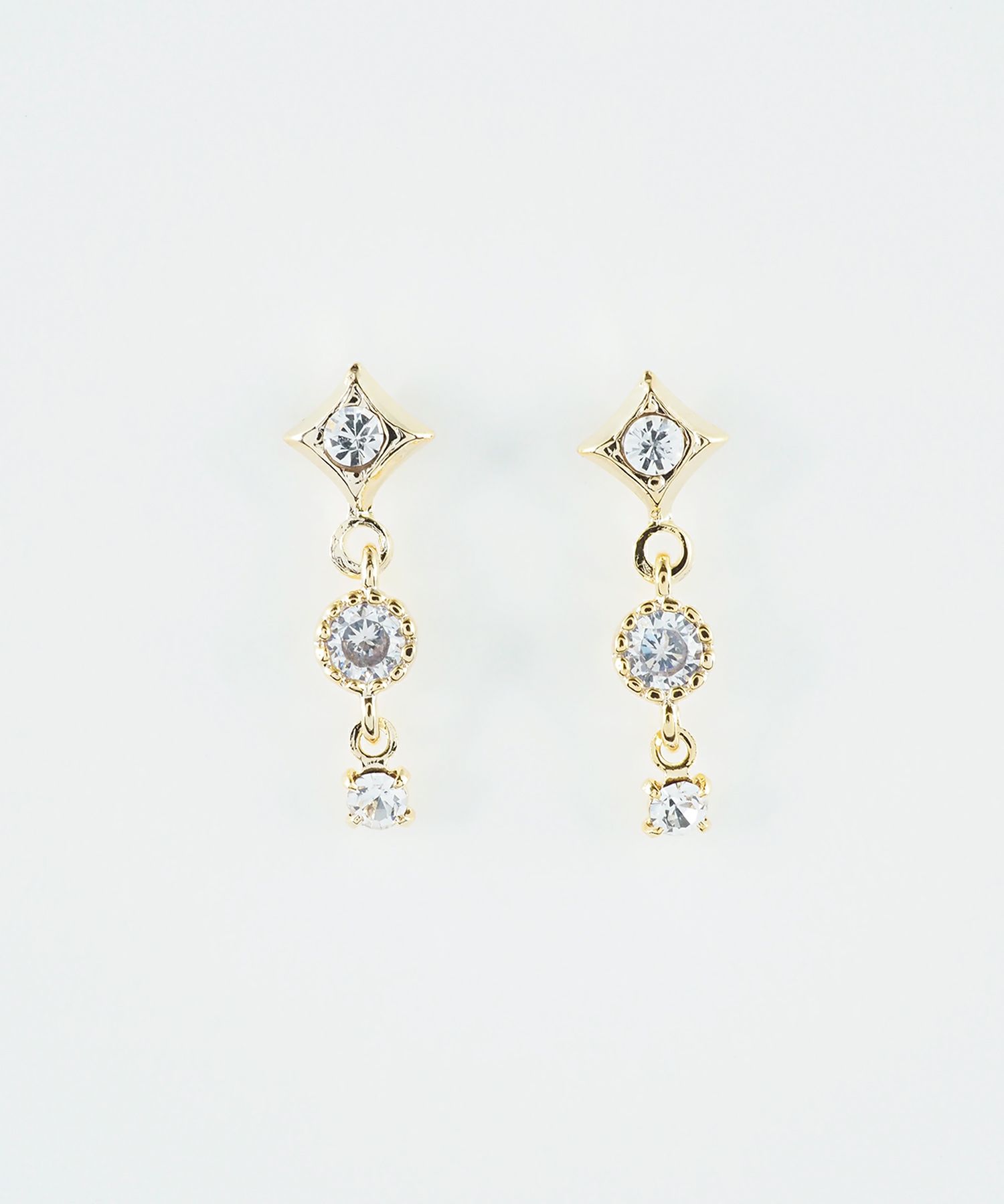 3連ビジューピアス