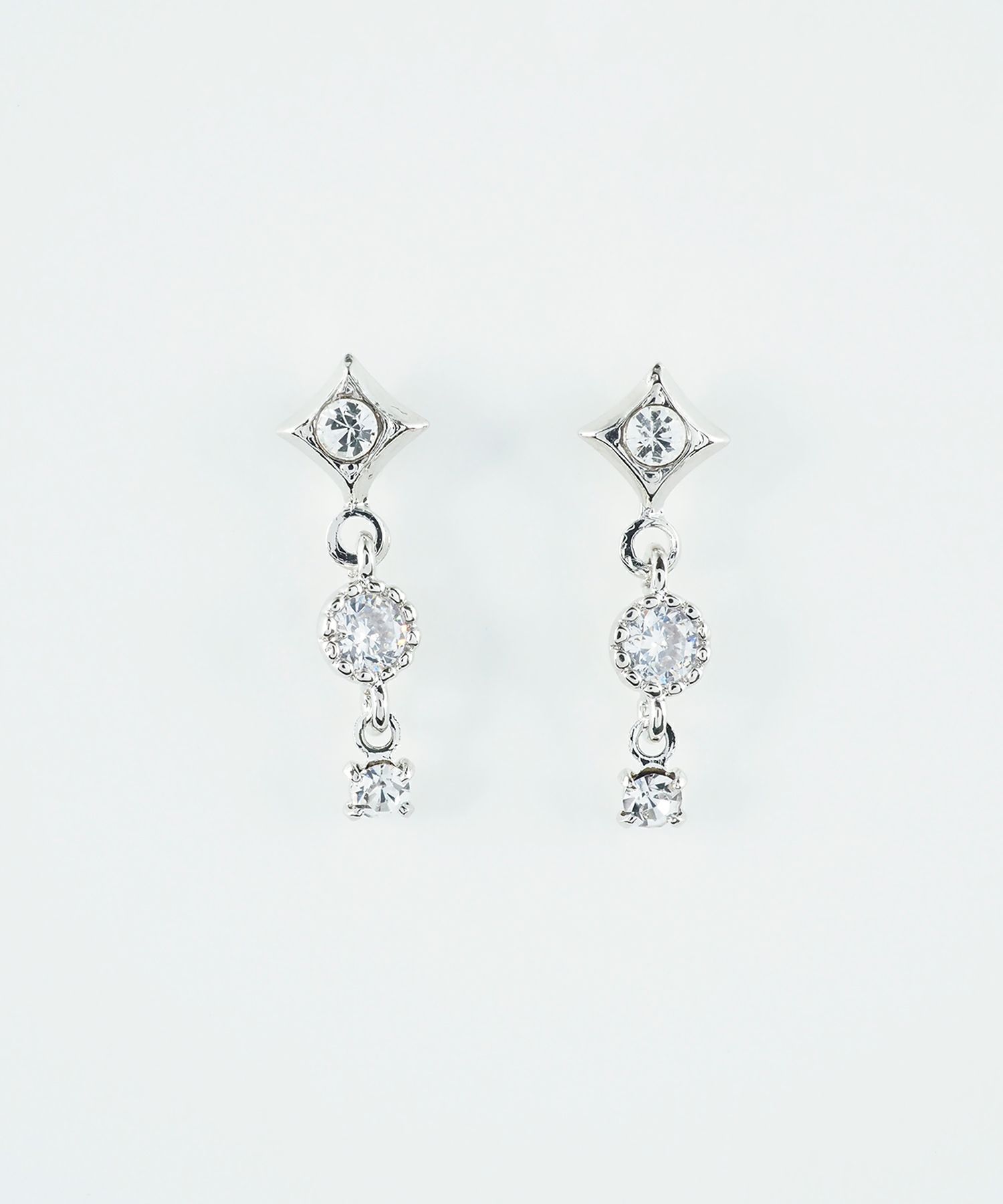 3連ビジューピアス