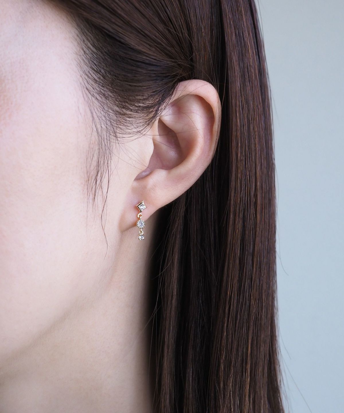 3連ビジューピアス