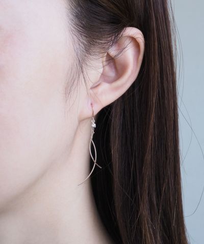 スウェイダブルウェーブラインチタンポストピアス | 【公式】MUK