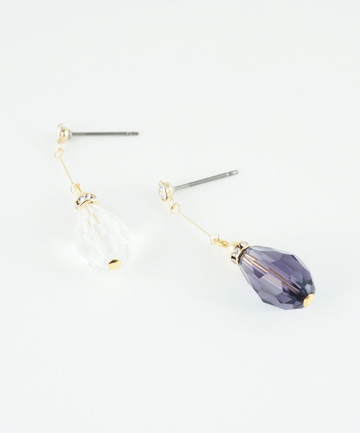 カットビーズチタンポストピアス