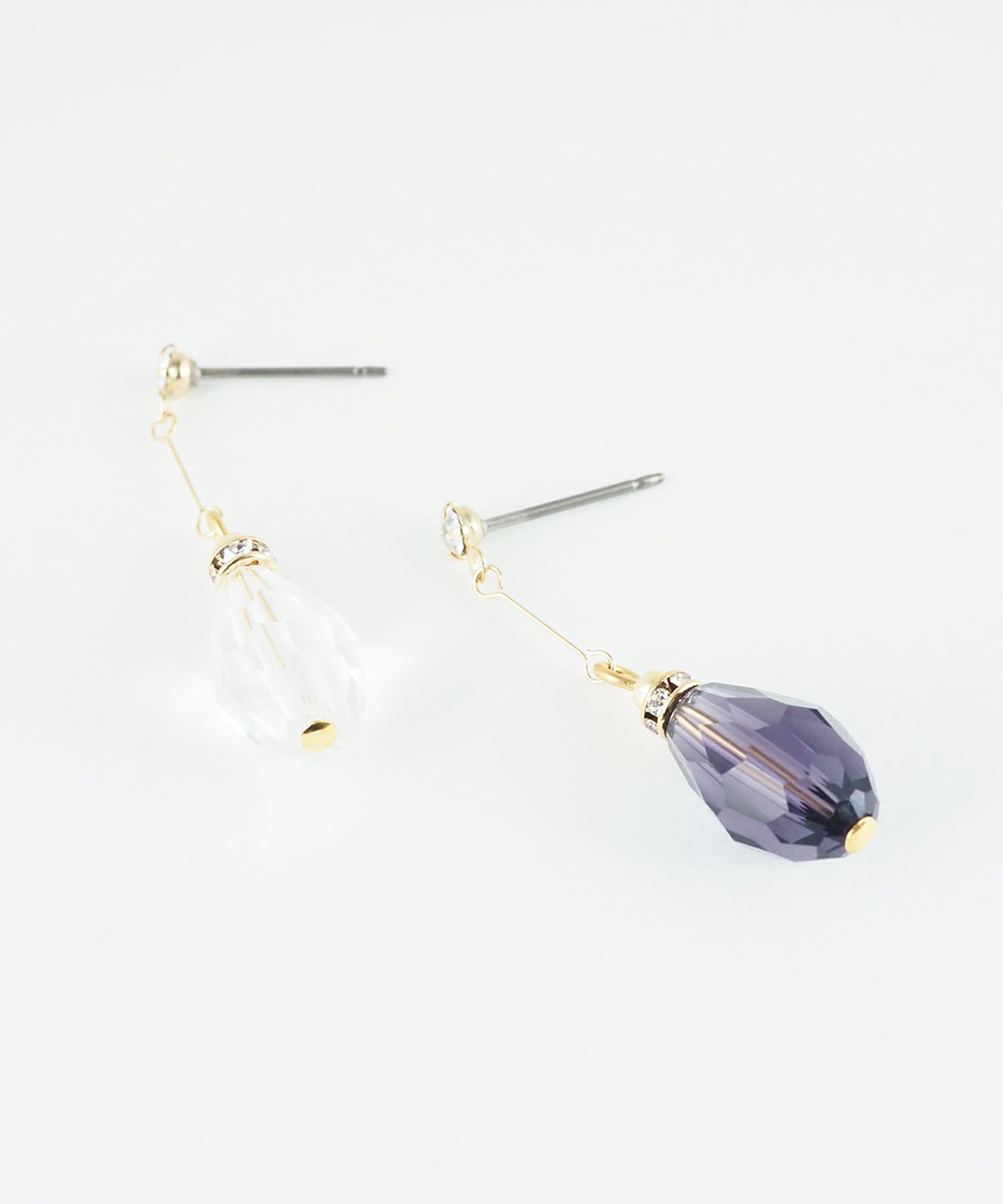 カットビーズチタンポストピアス