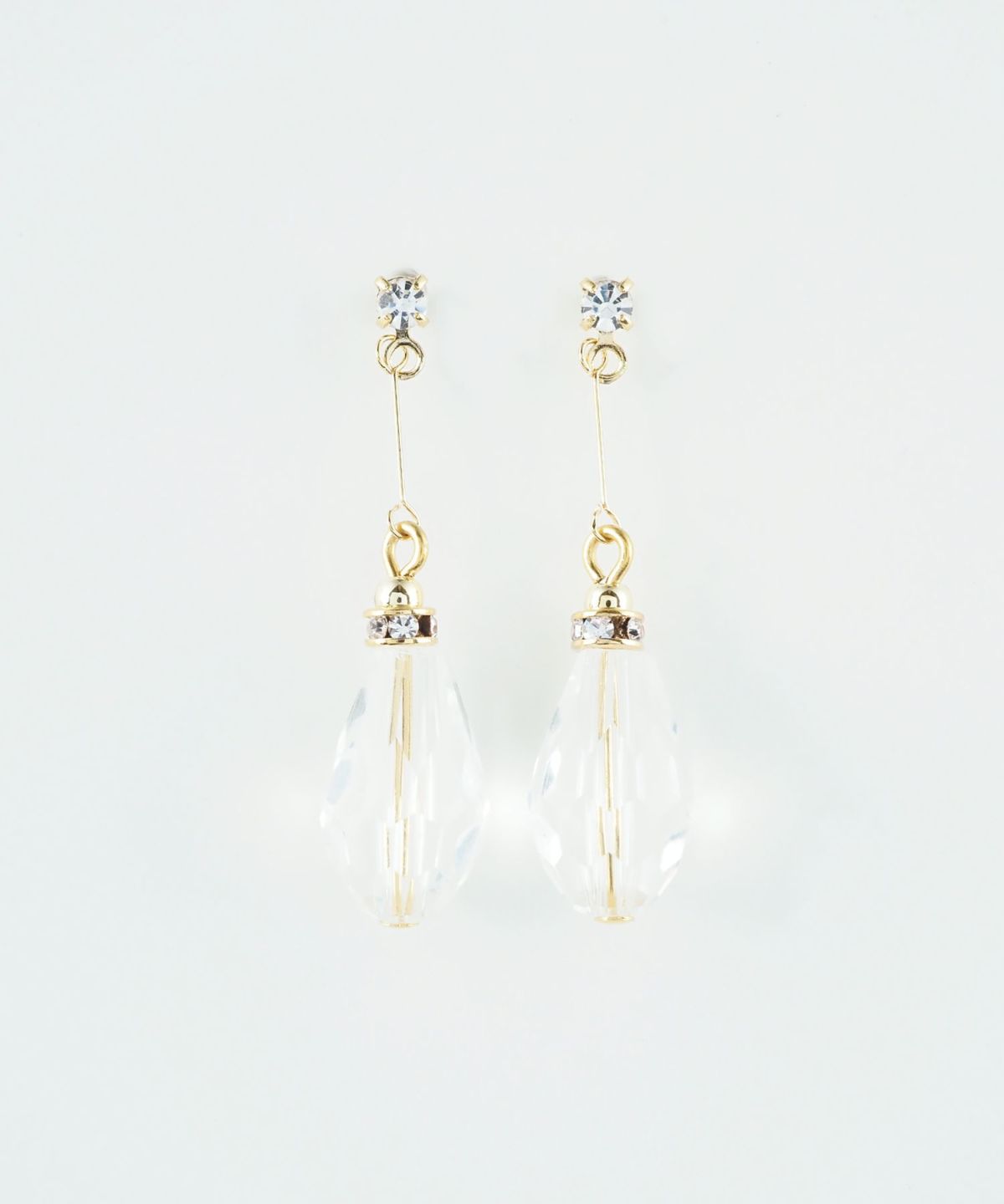 カットビーズチタンポストピアス