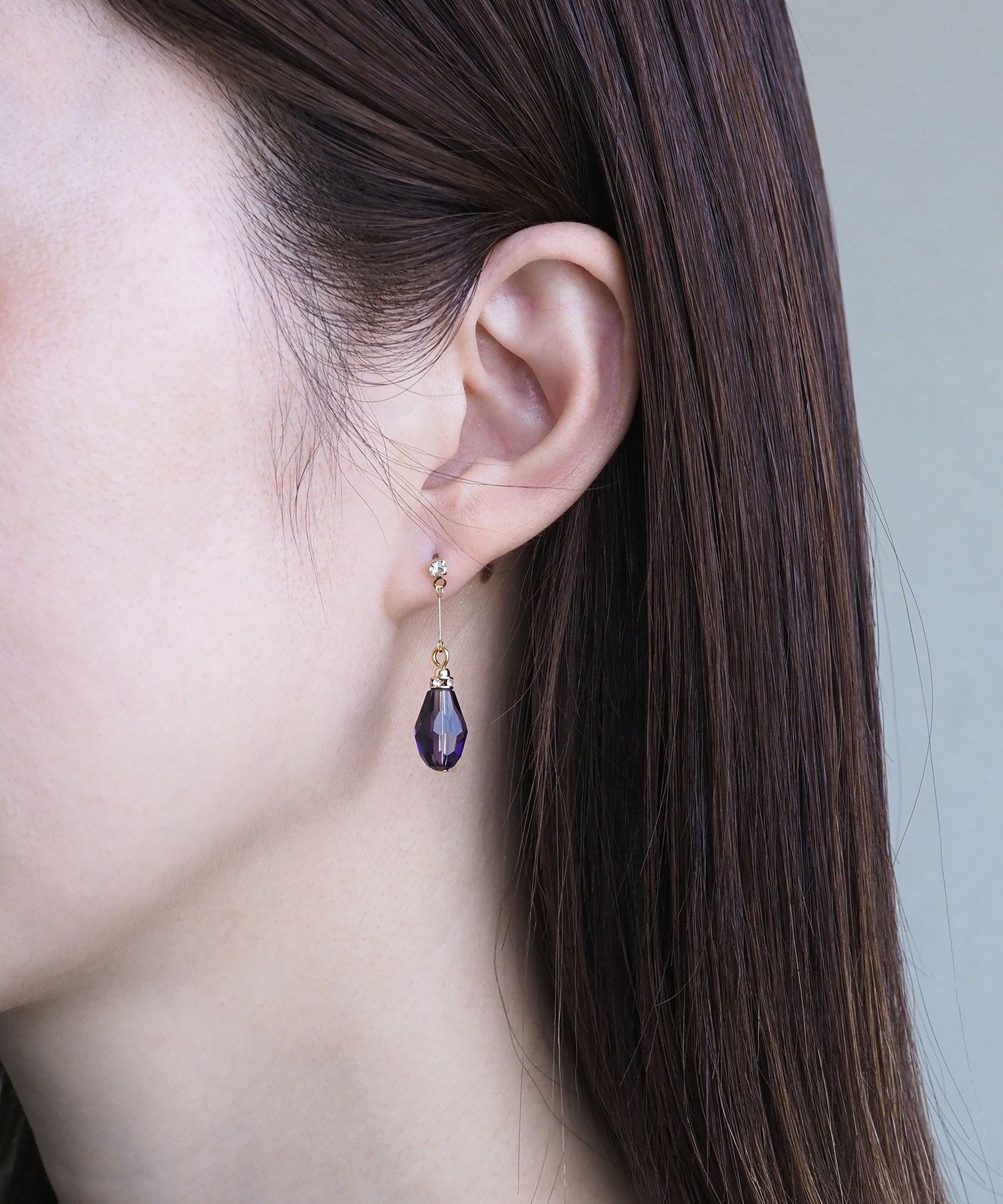 カットビーズチタンポストピアス