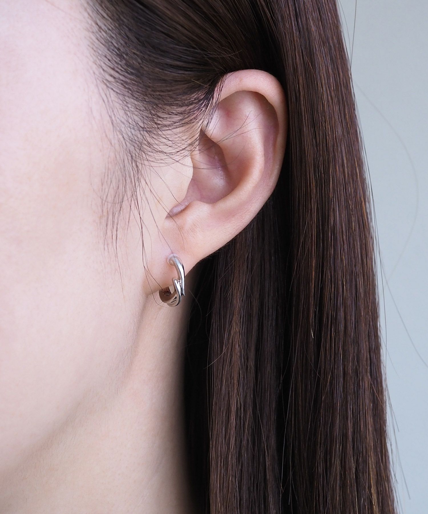 スライドラインフープセラミックポストピアス