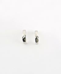 エッジラインフープセラミックポストピアス