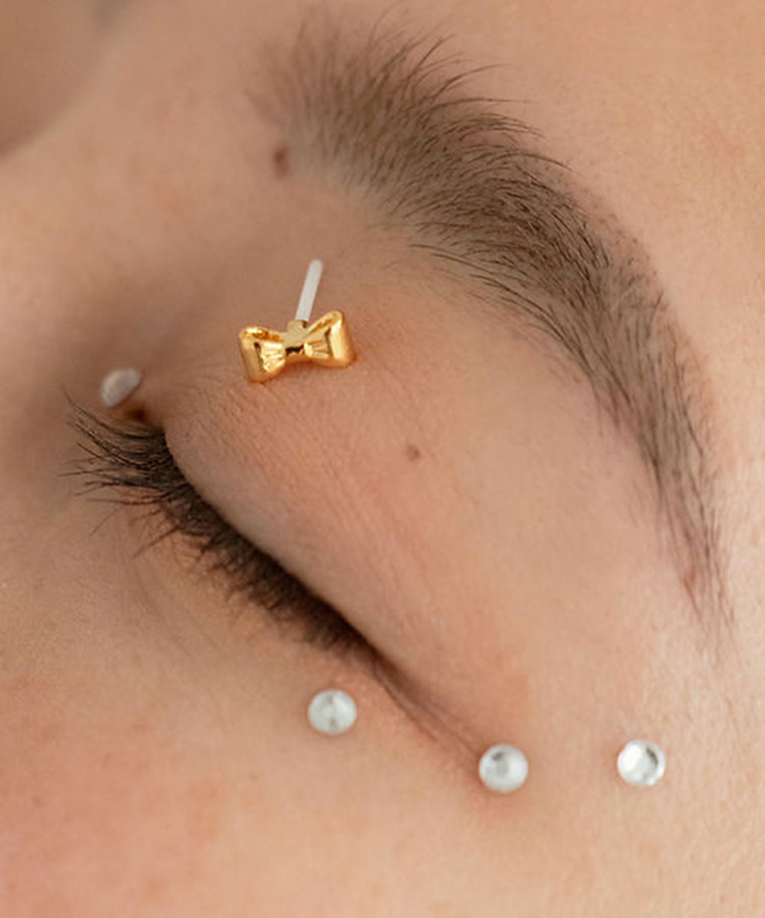 プチリボンセラミックポストピアス