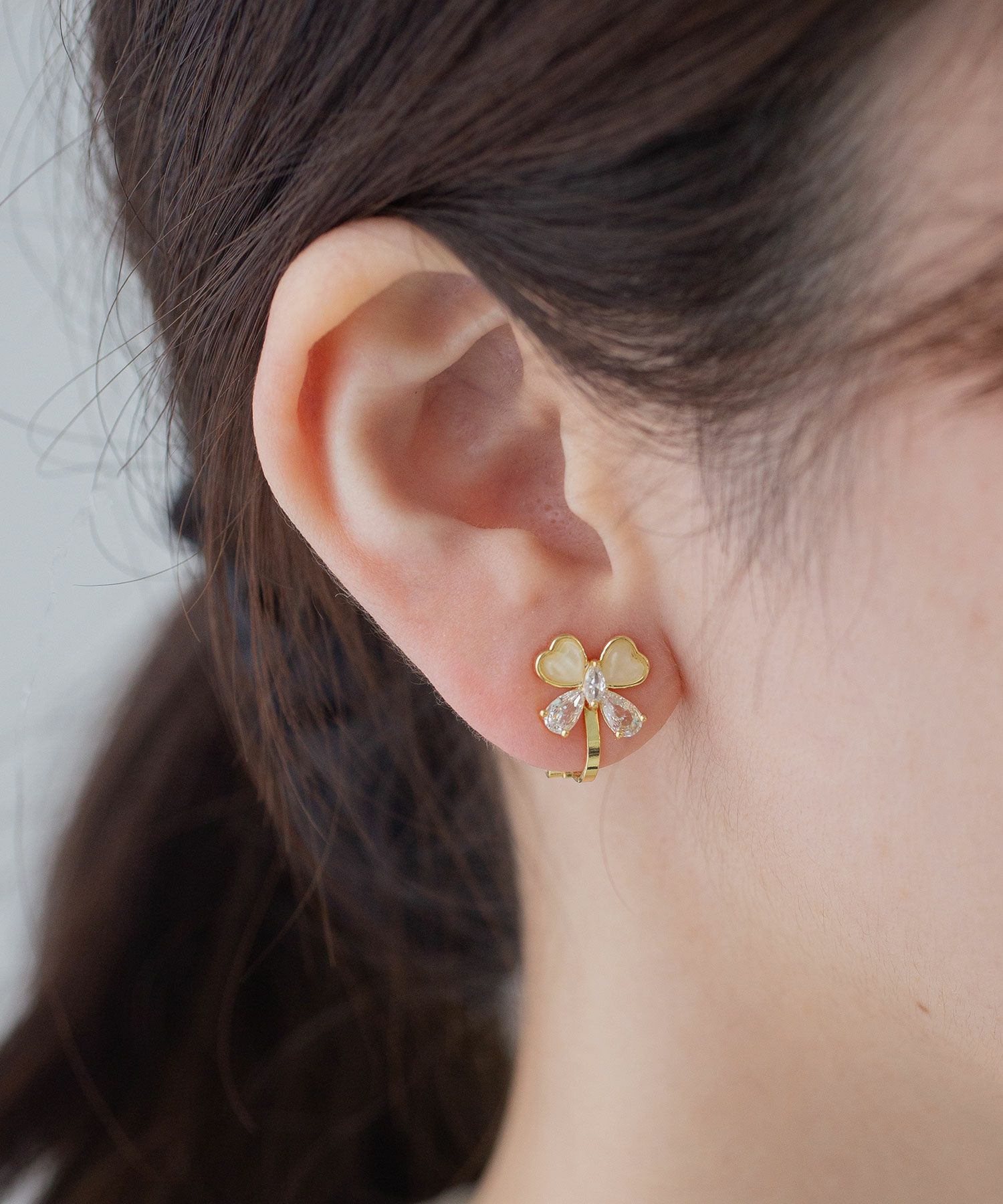 リボンキャッツアイクリップイヤリング