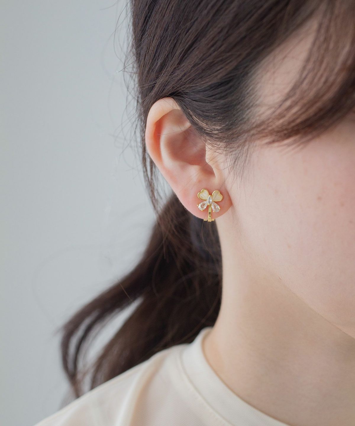 リボンキャッツアイクリップイヤリング