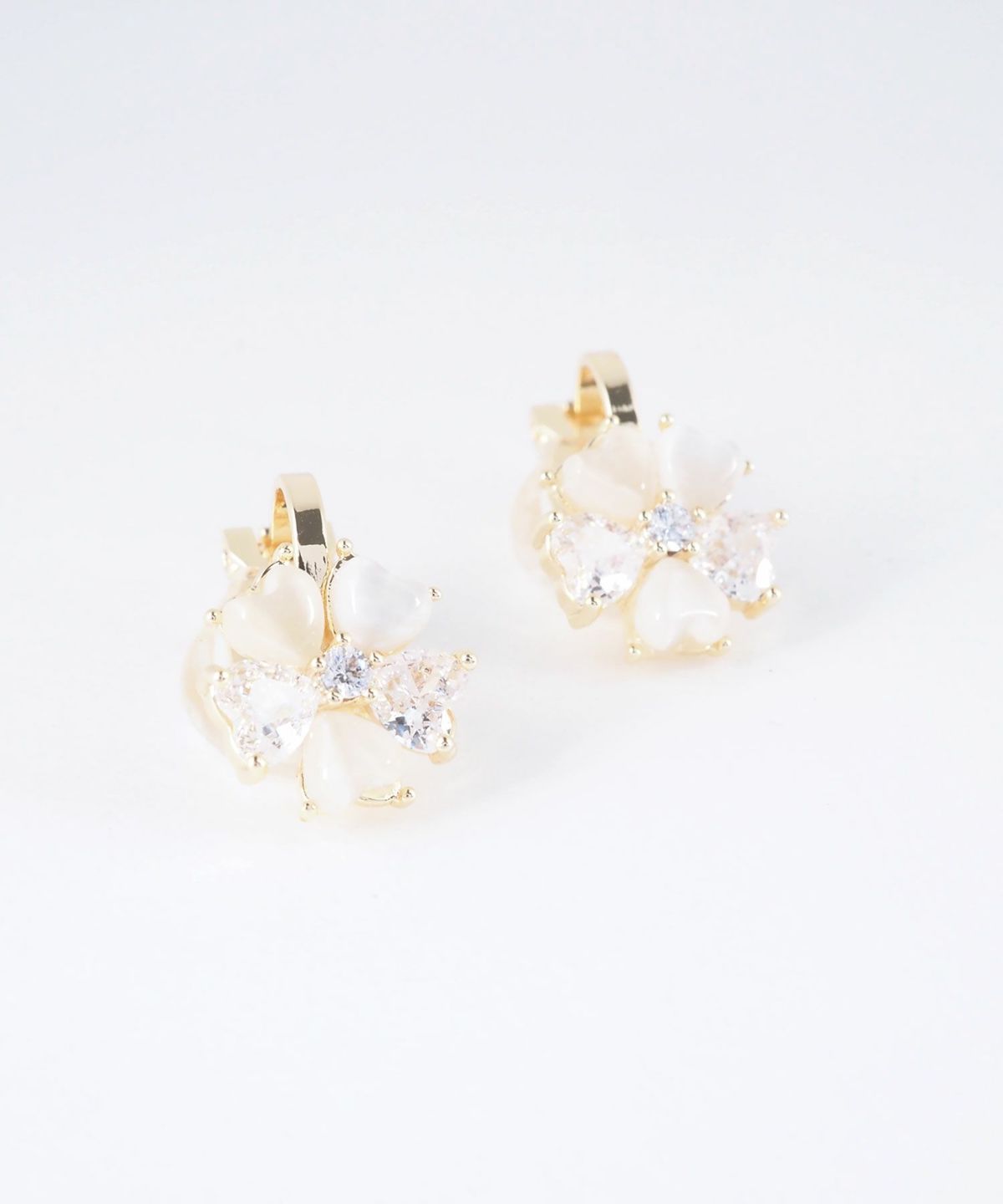 サクラキャッツアイクリップイヤリング