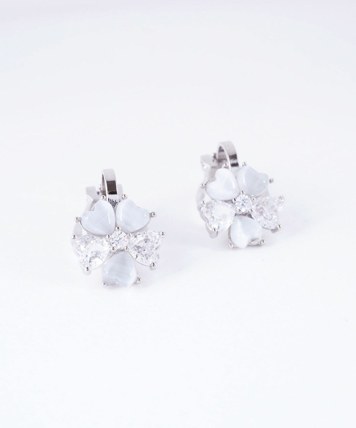 サクラキャッツアイクリップイヤリング