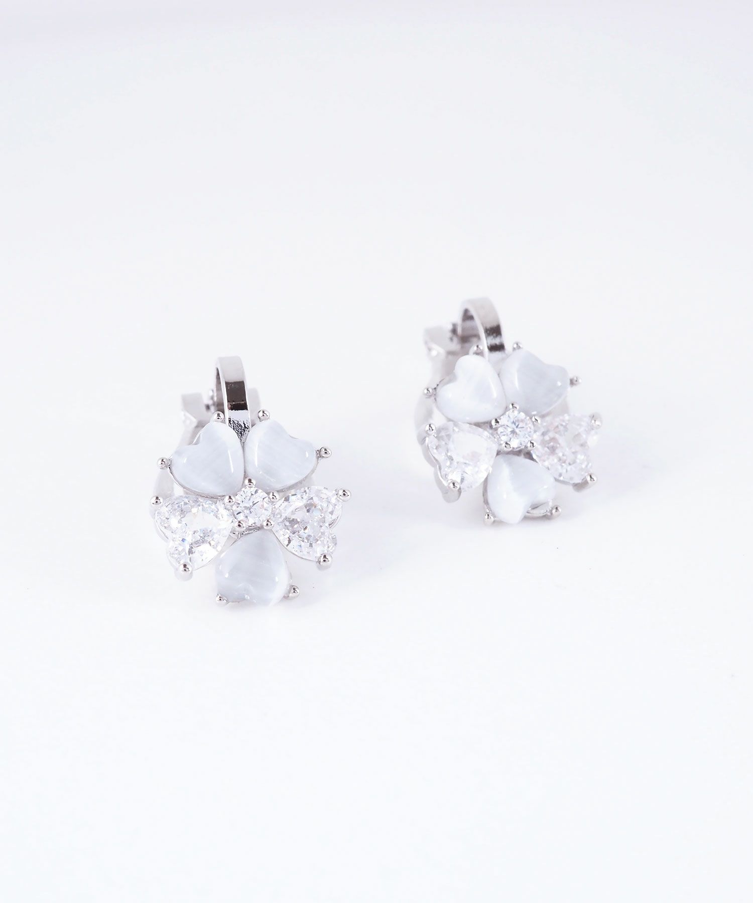 サクラキャッツアイクリップイヤリング