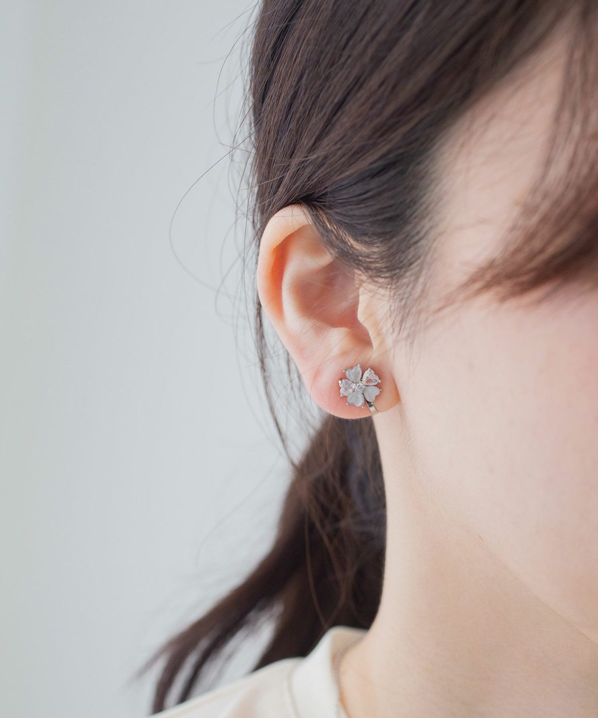 サクラキャッツアイクリップイヤリング