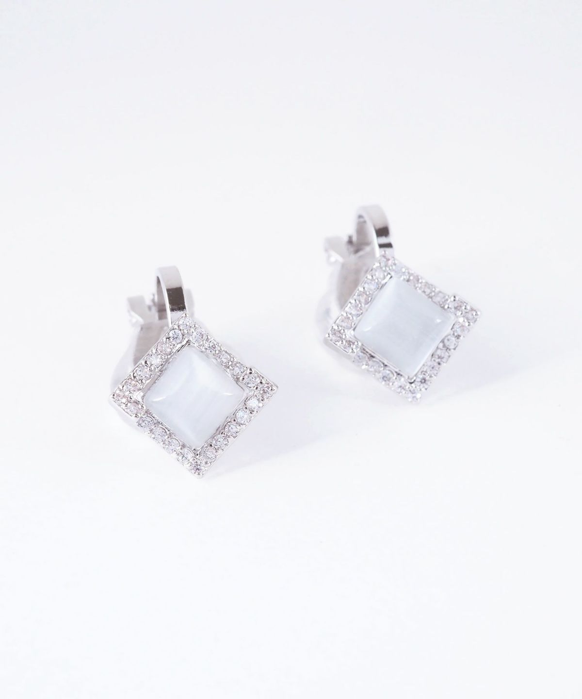 スクエアキャッツアイクリップイヤリング