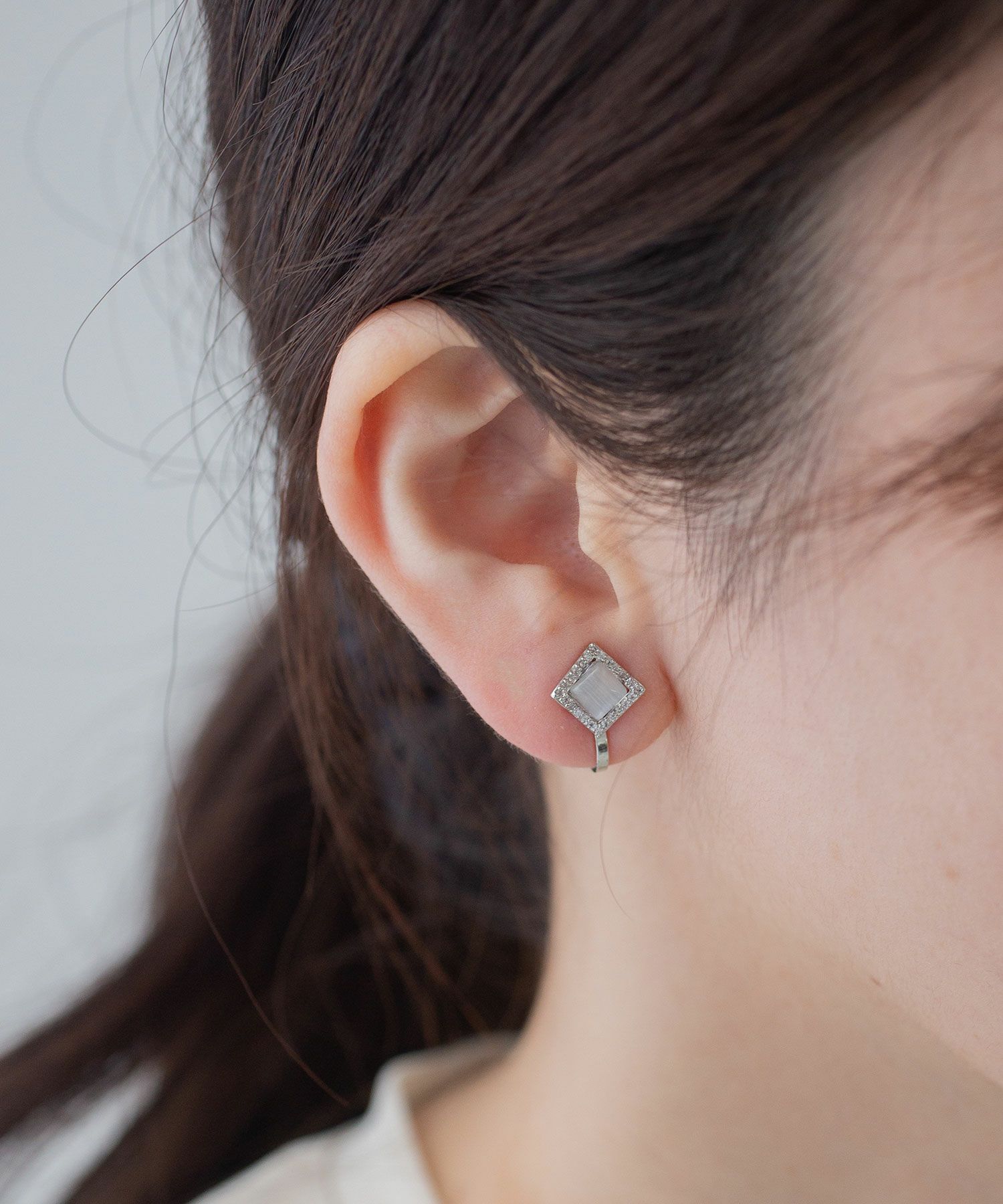 スクエアキャッツアイクリップイヤリング