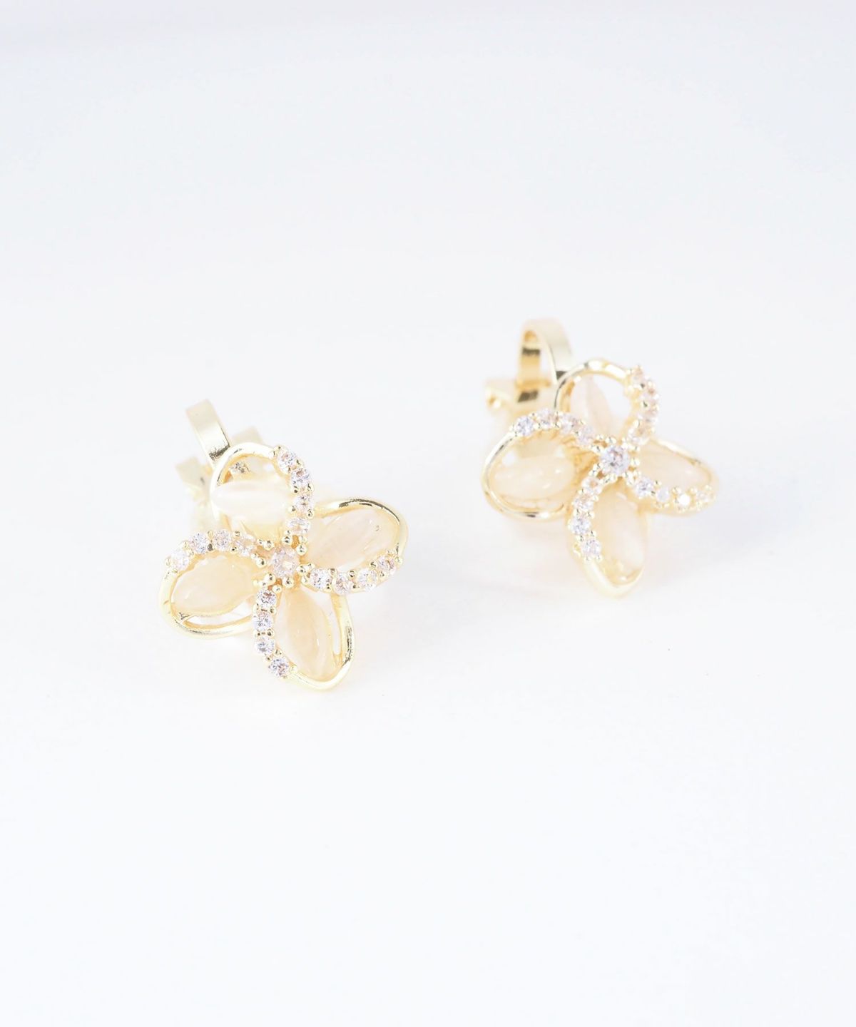 アジサイキャッツアイクリップイヤリング