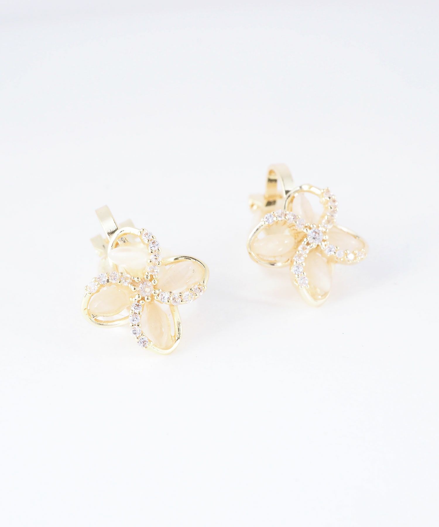 アジサイキャッツアイクリップイヤリング