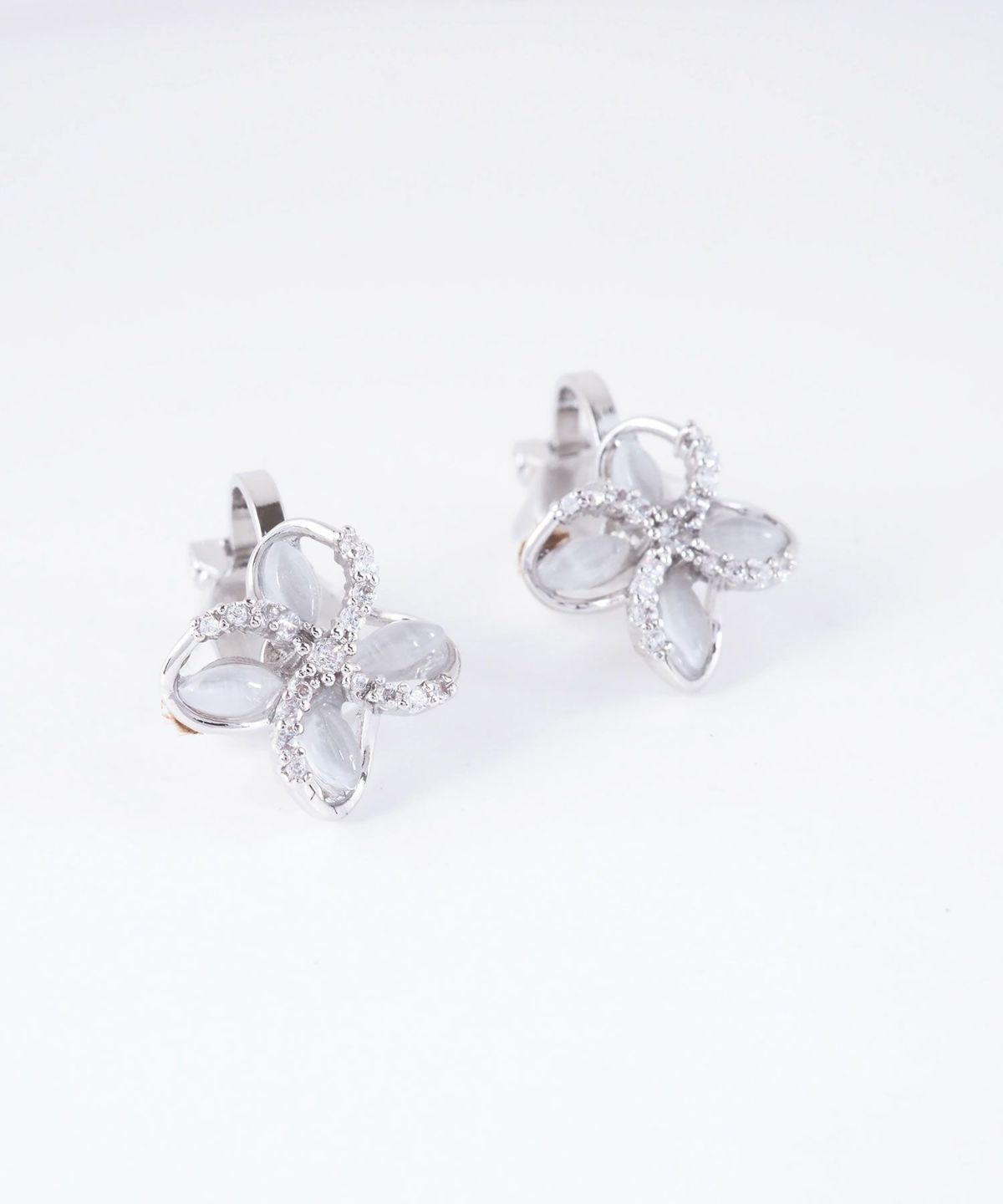 アジサイキャッツアイクリップイヤリング