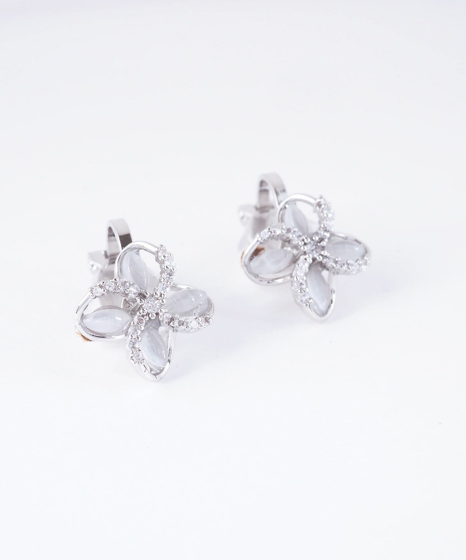 アジサイキャッツアイクリップイヤリング