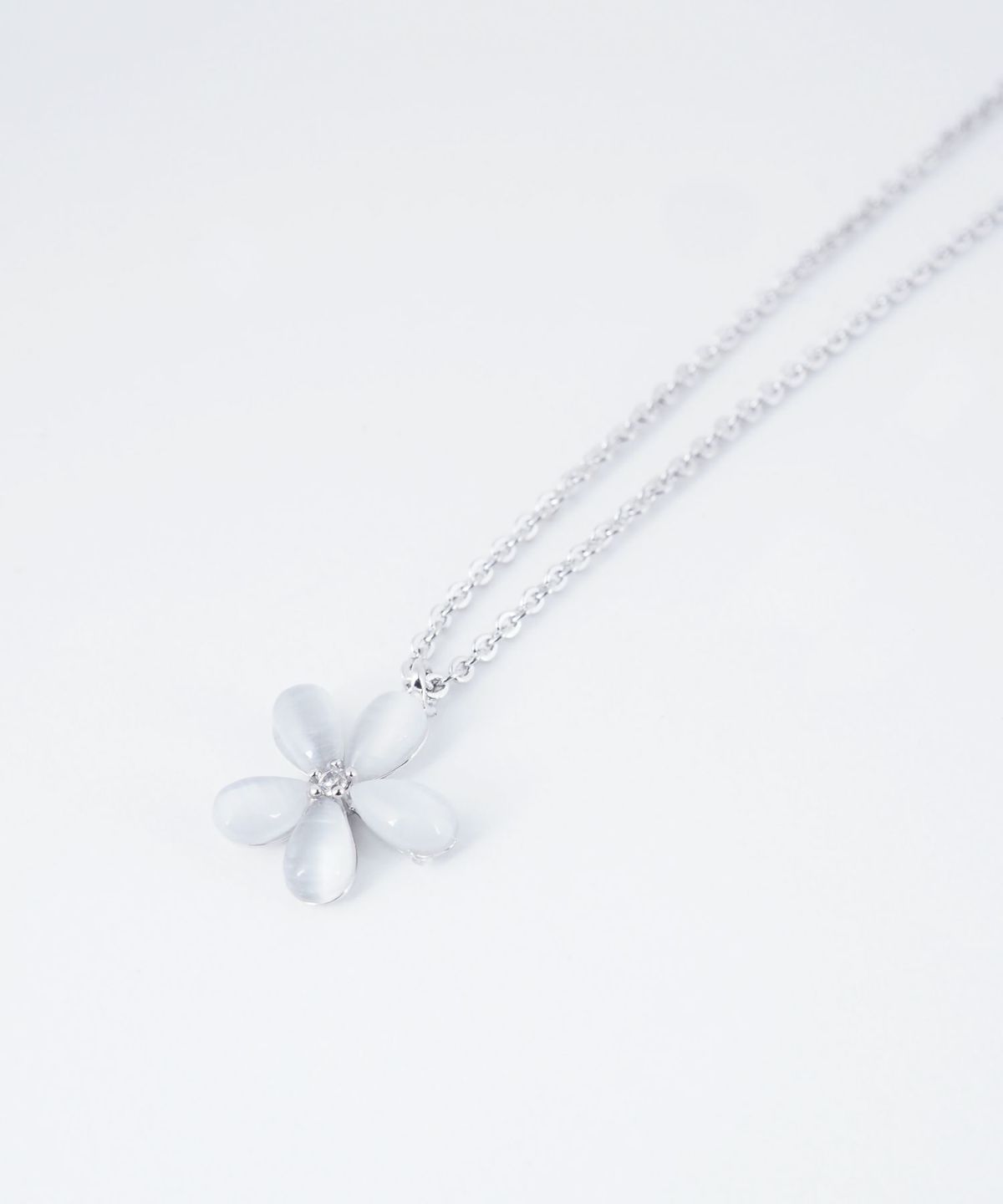 フラワーキャッツアイネックレス