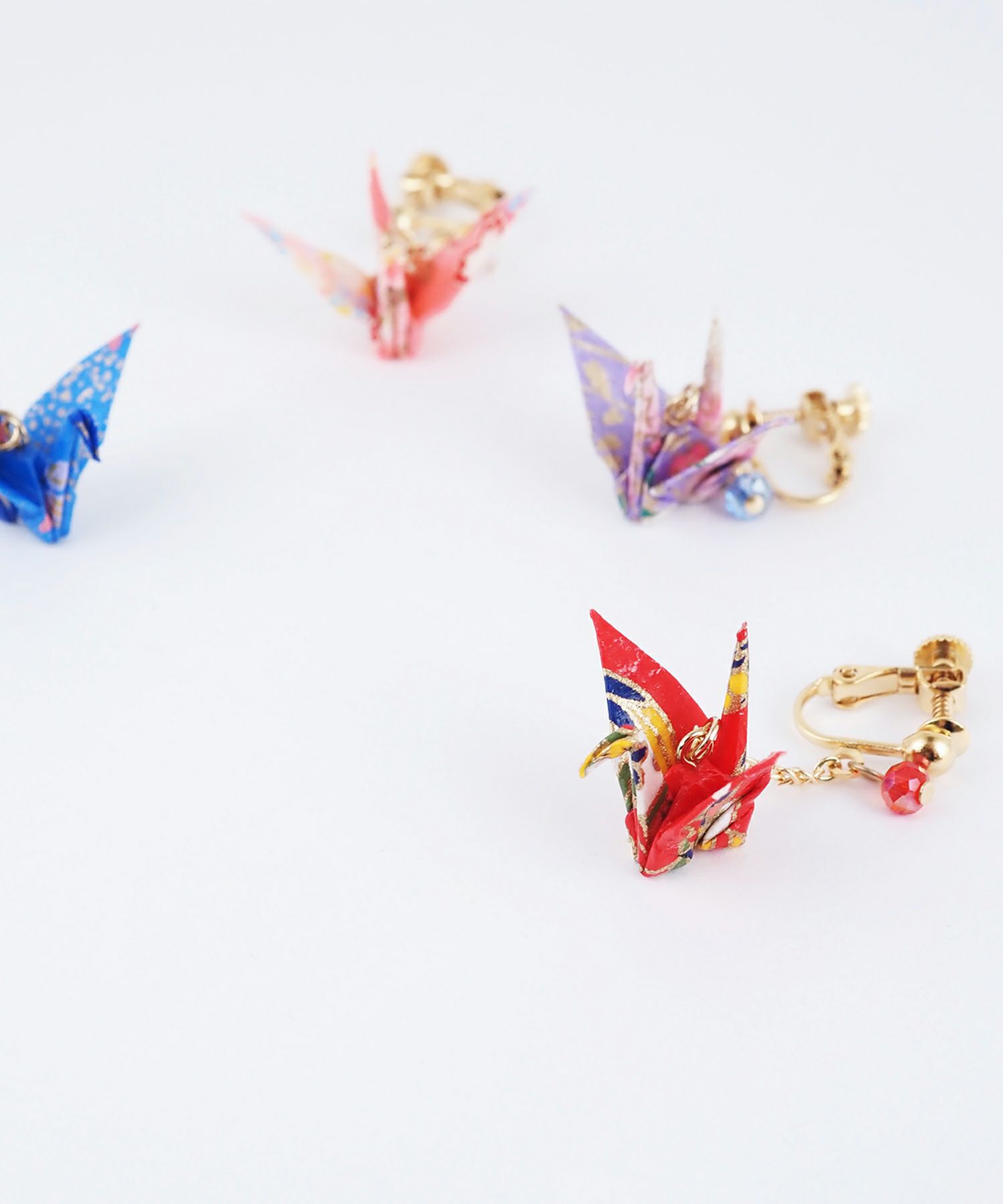 【展示のみ】マスクチャームにも 艶々 和紙 折り紙 ピアスなど  鶴 桃色 友禅和紙鶴イヤリング | 【公式】MUK ONLINE SHOP｜人気アクセサリー
