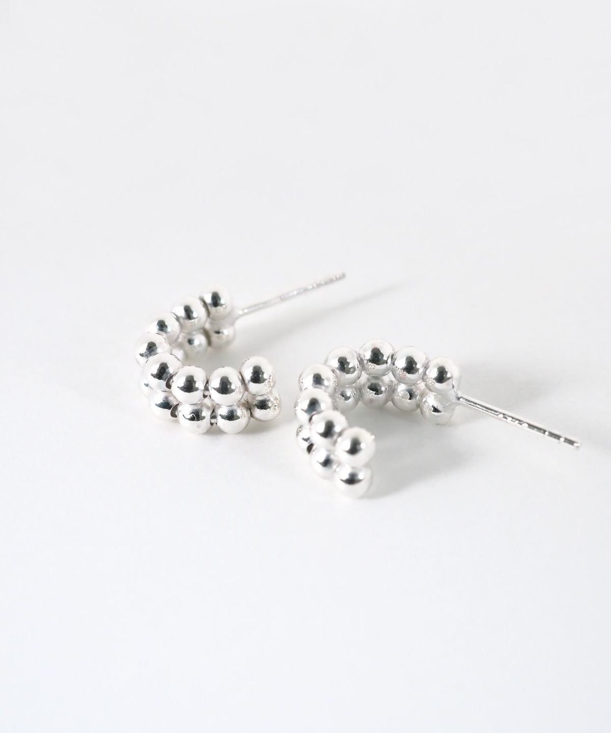 [SV925]ドットハーフフープピアス