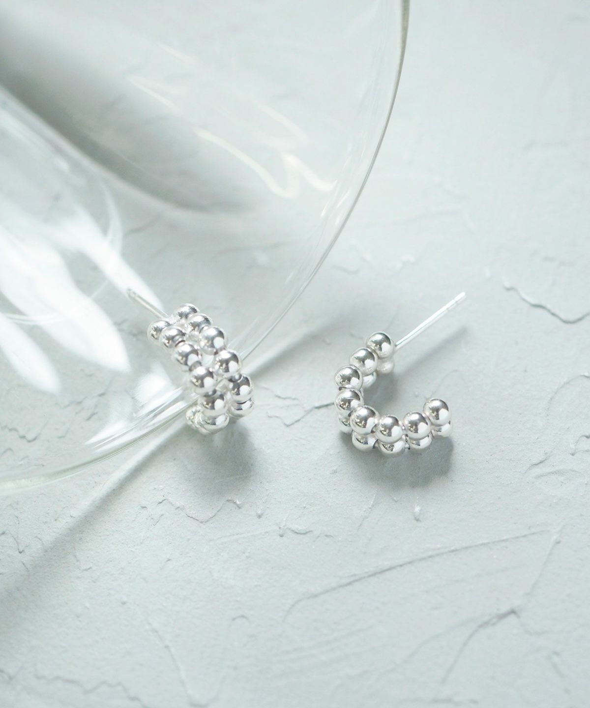 [SV925]ドットハーフフープピアス