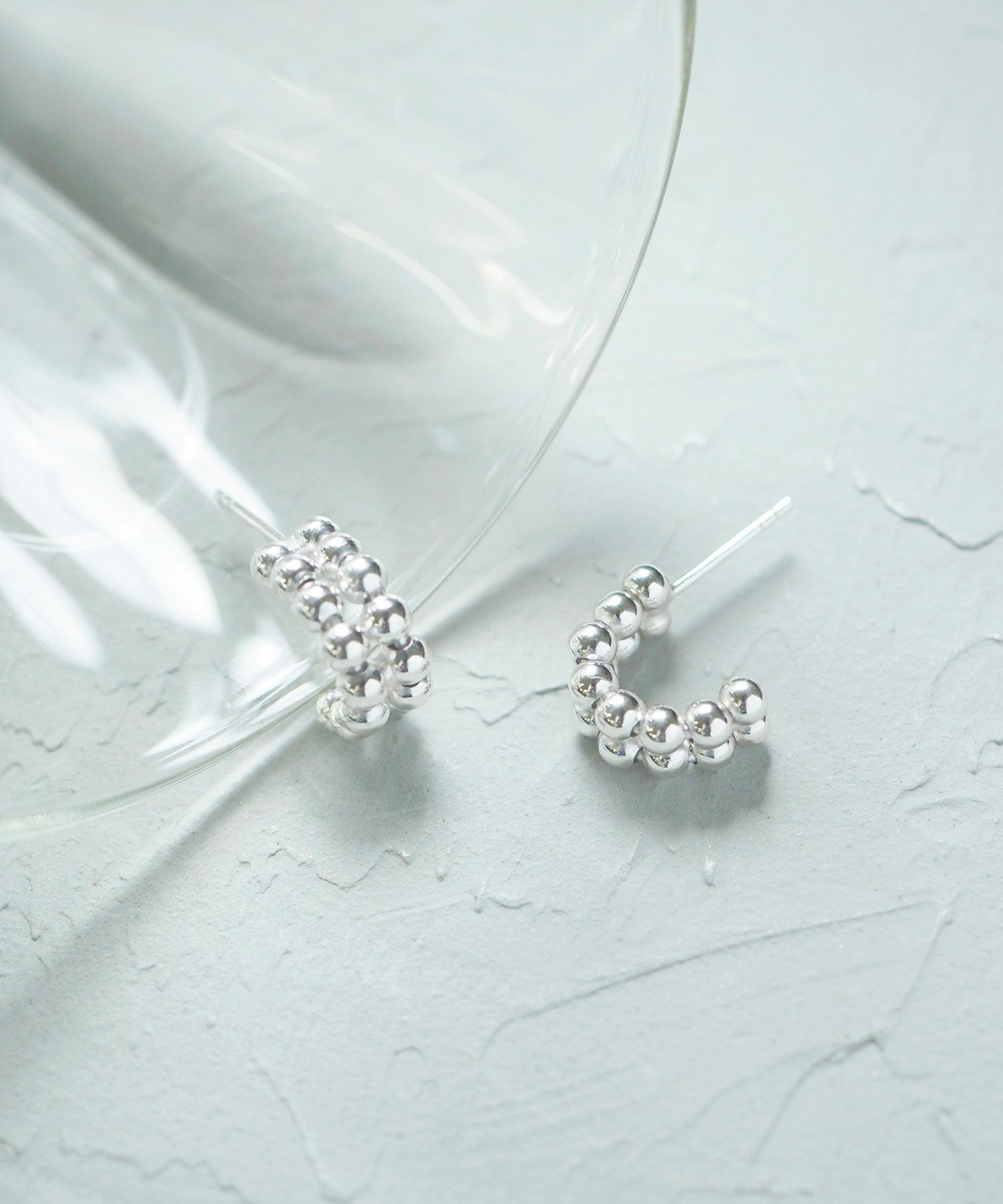 [SV925]ドットハーフフープピアス