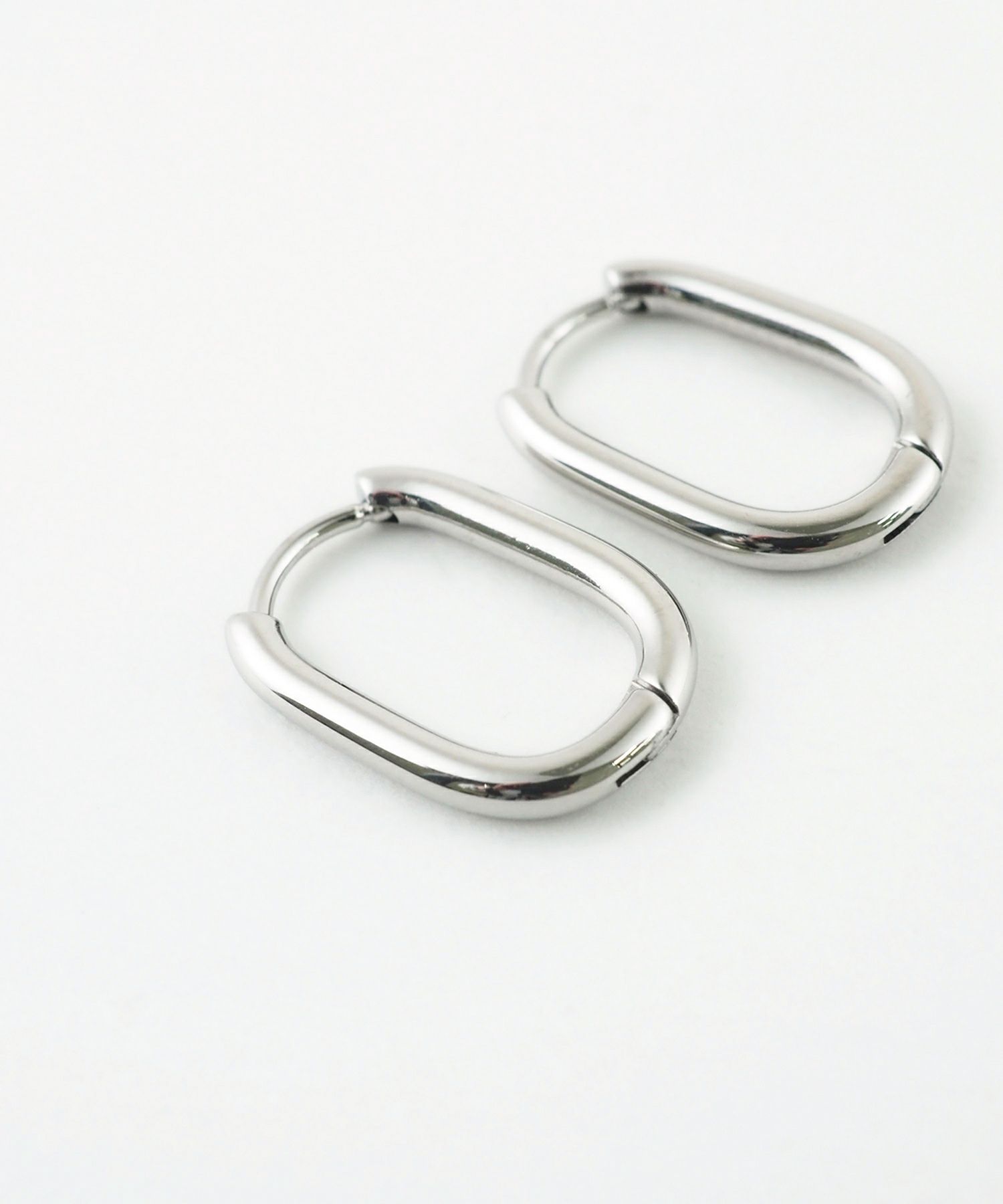 オーバルスリムワンタッチステンレスピアス【MUK lucenzio】