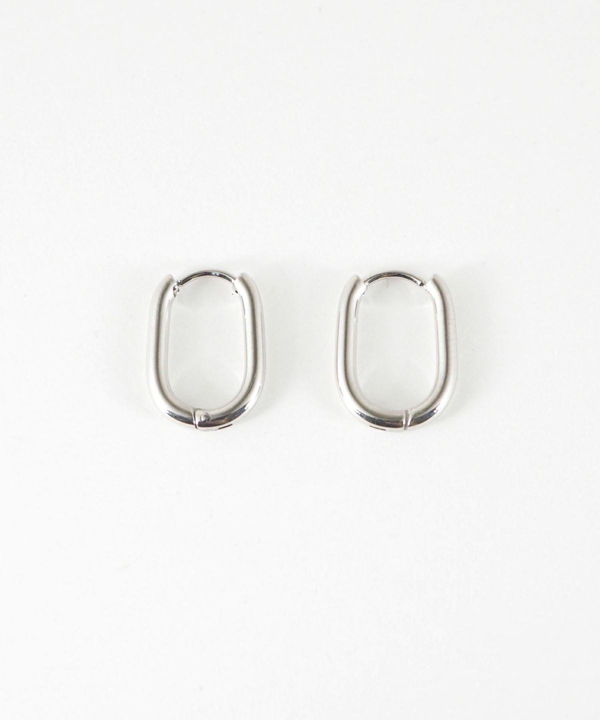 オーバルスリムワンタッチステンレスピアス【MUK lucenzio】